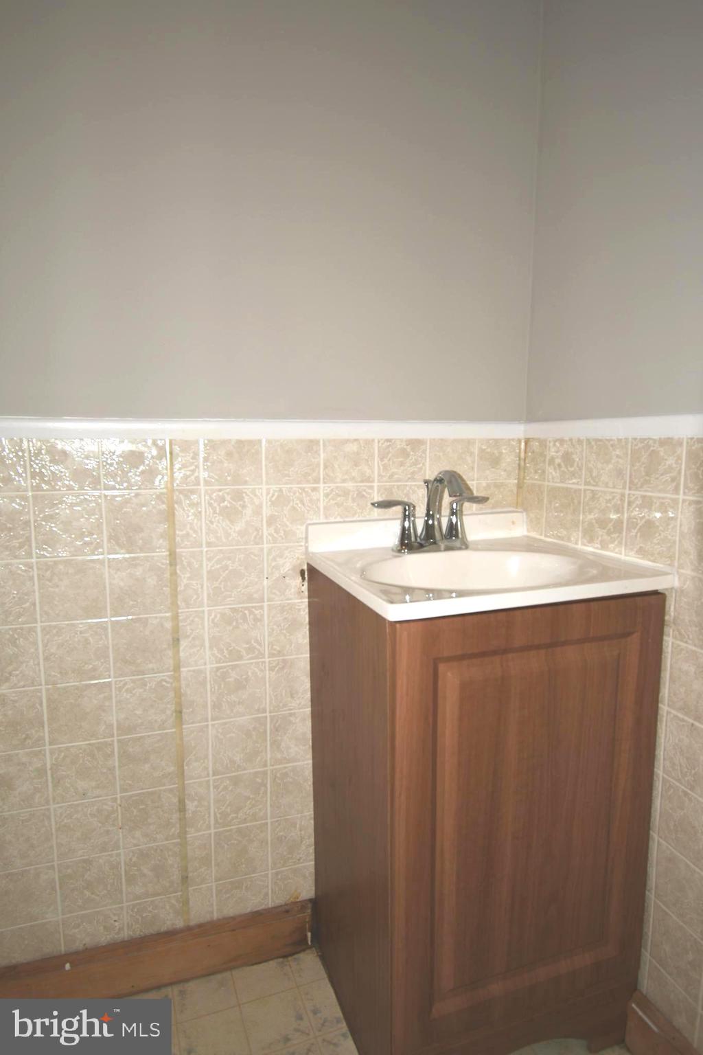 EDMONSON HEIGHTS - Residential Lease