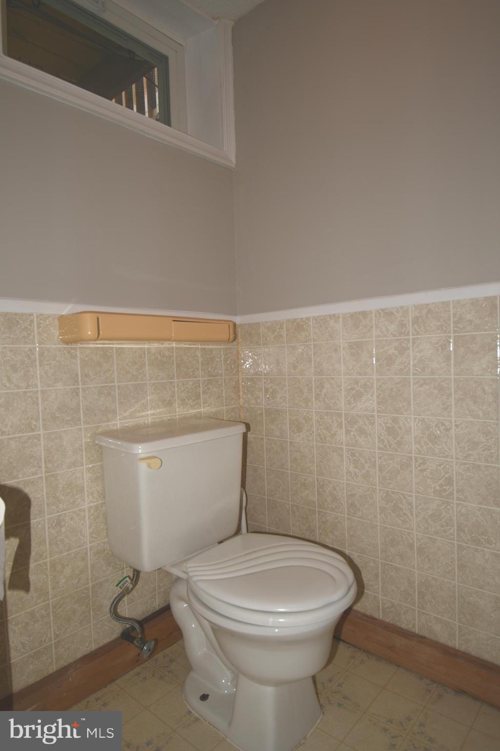 EDMONSON HEIGHTS - Residential Lease