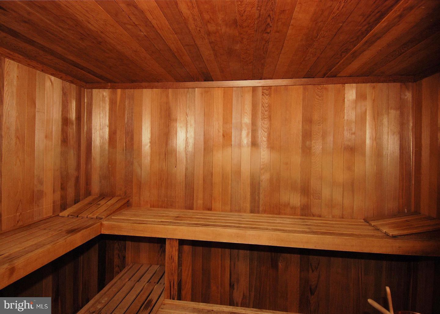 THE CARLETON OF CHEVY CHASE - Residential Lease