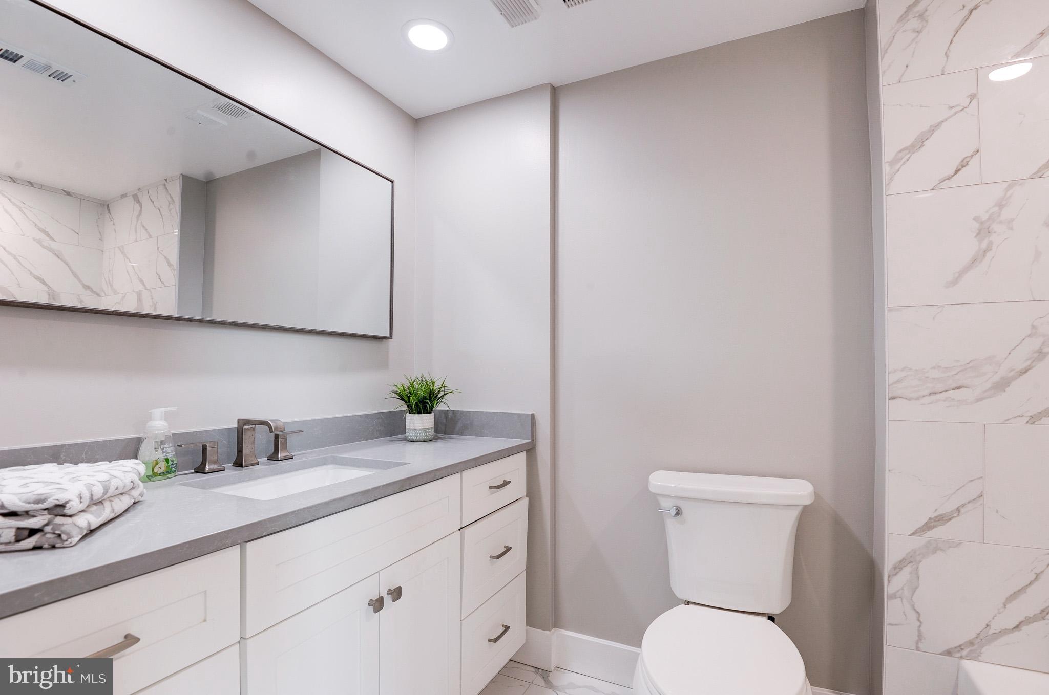 THE CARLETON OF CHEVY CHASE - Residential Lease