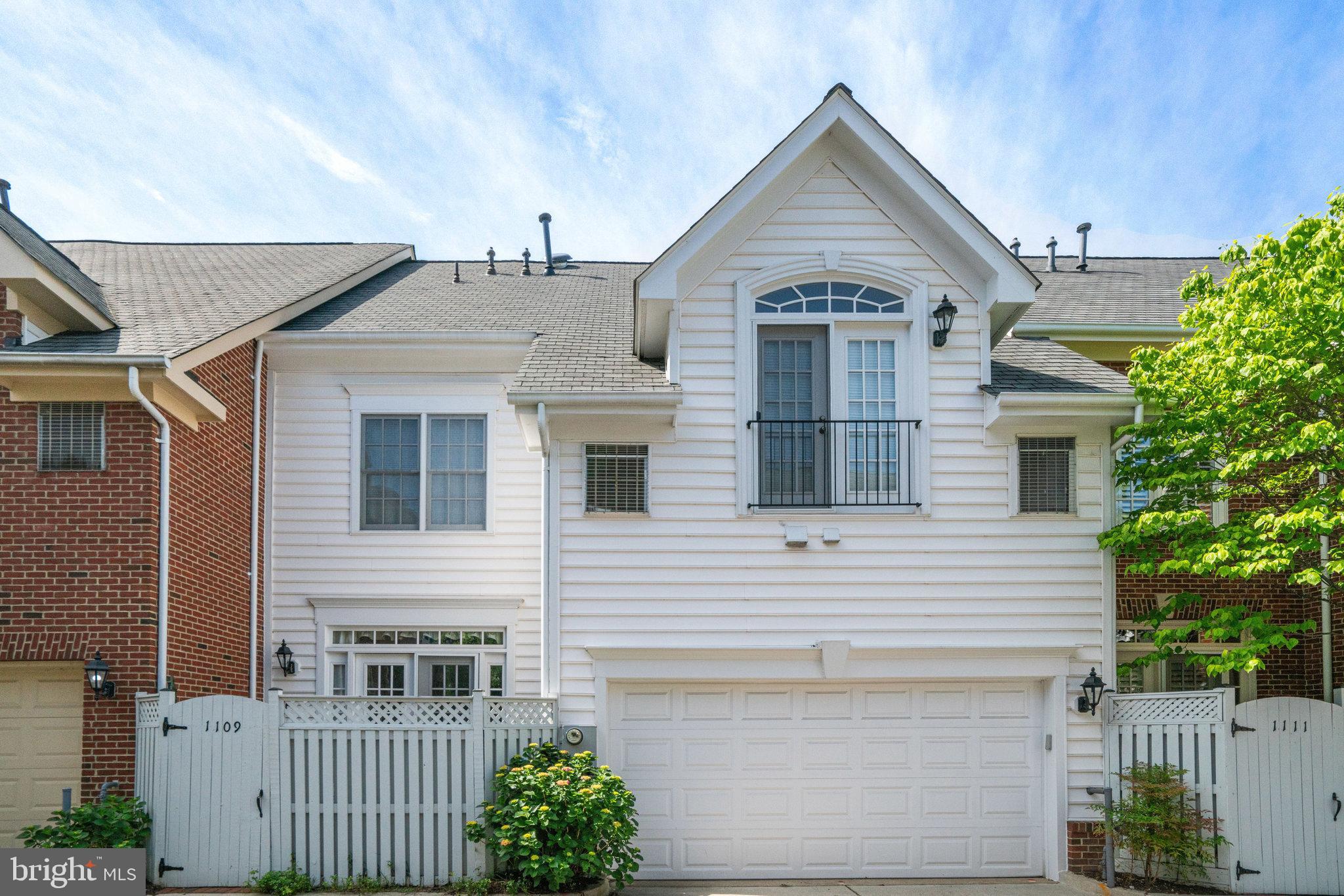 1109 ROUNDHOUSE LANE