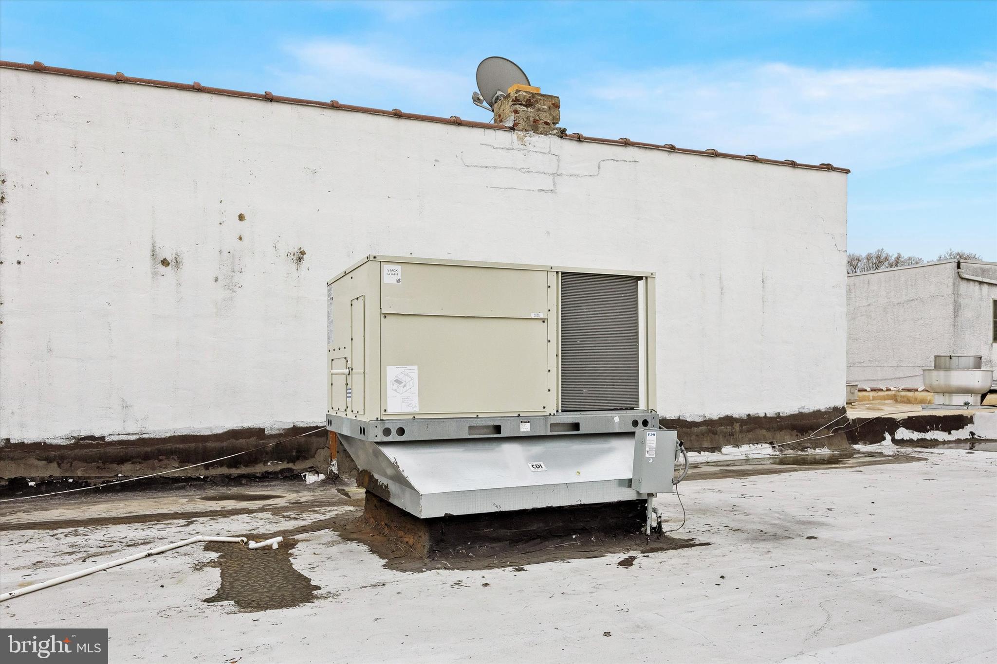 LAWNDALE - Commercial Sale