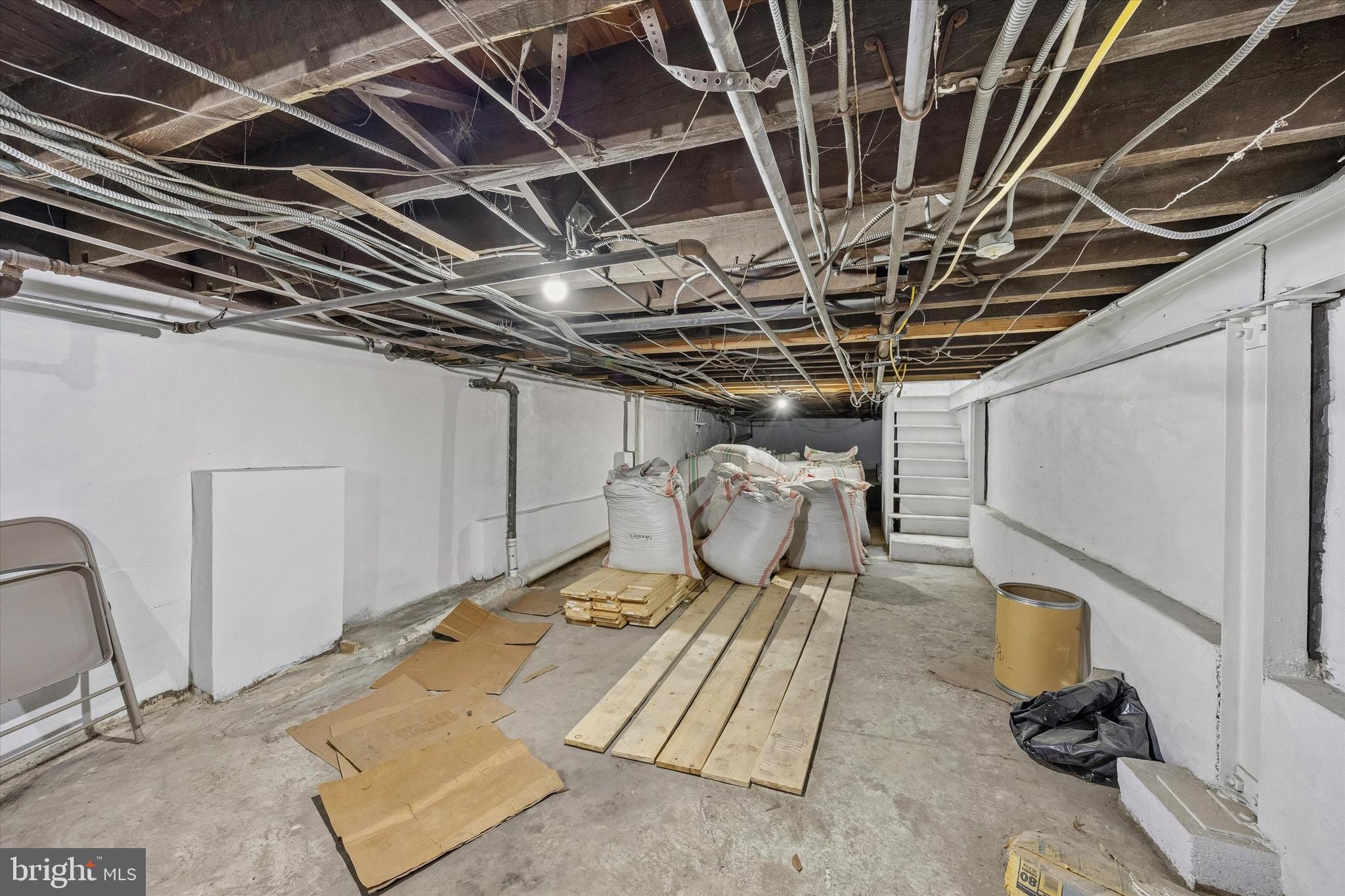 LAWNDALE - Commercial Sale