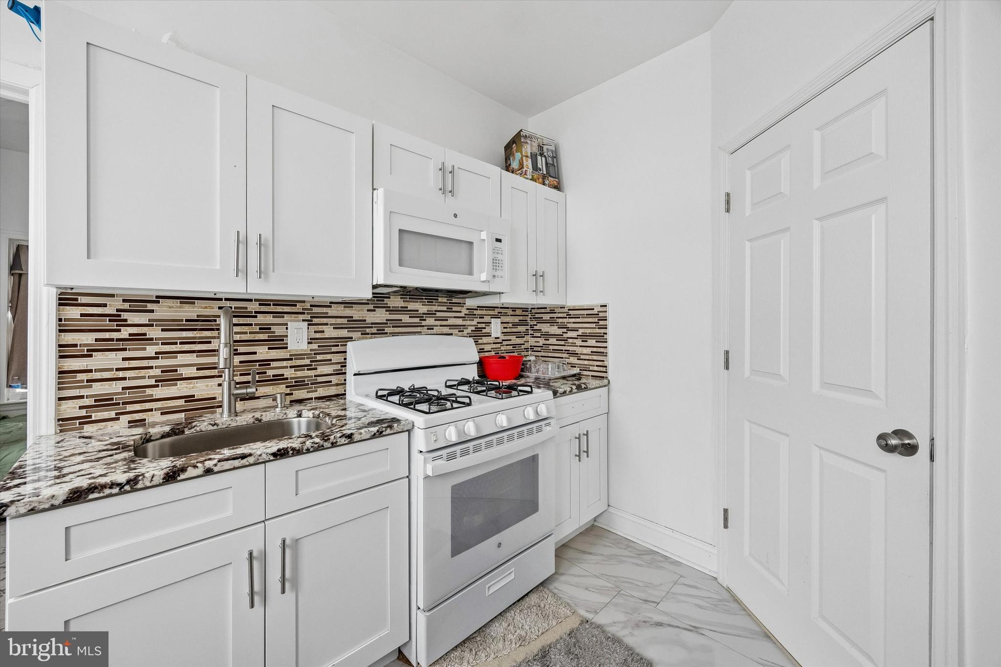 LAWNDALE - Commercial Sale