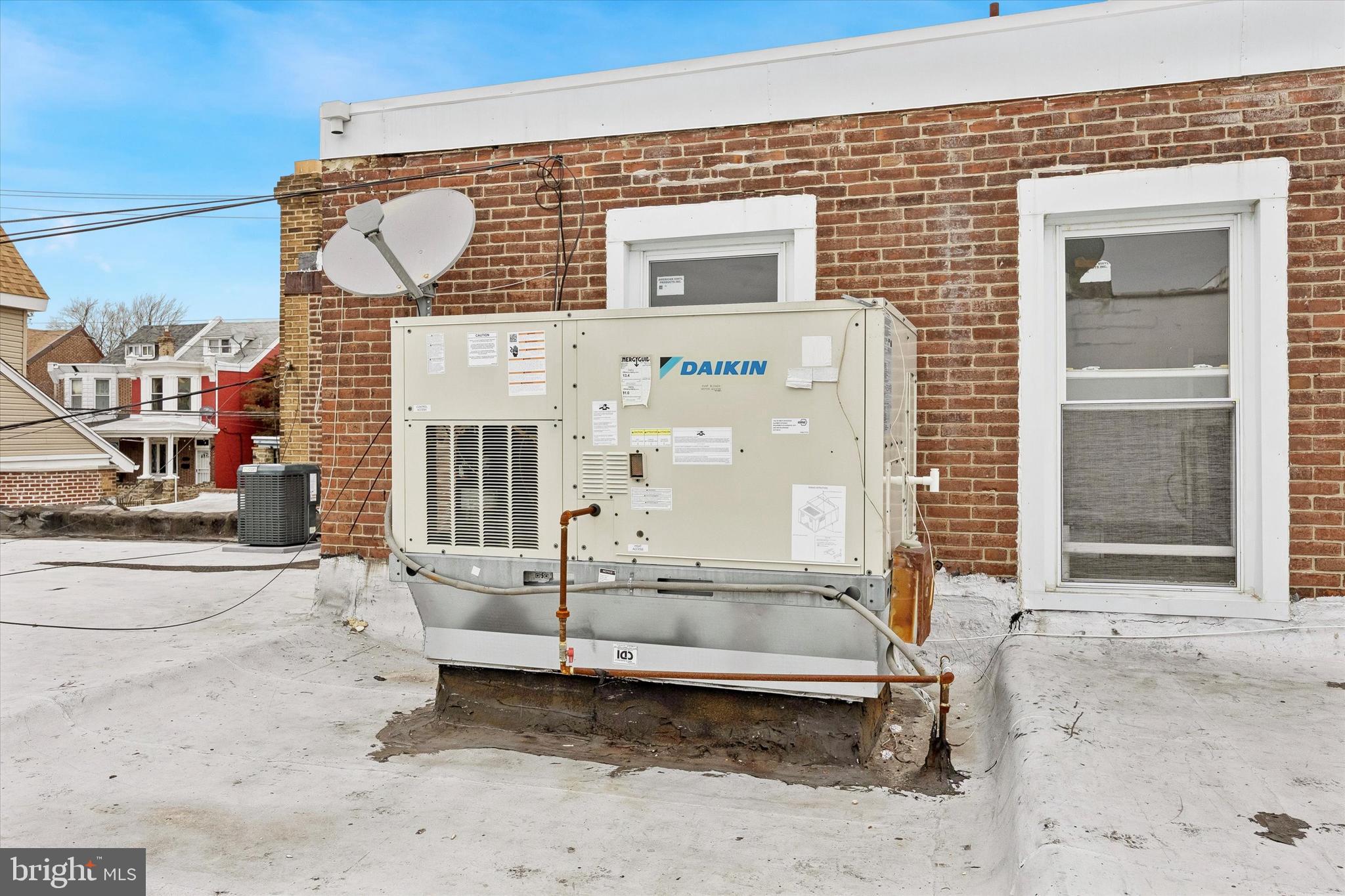 LAWNDALE - Commercial Sale