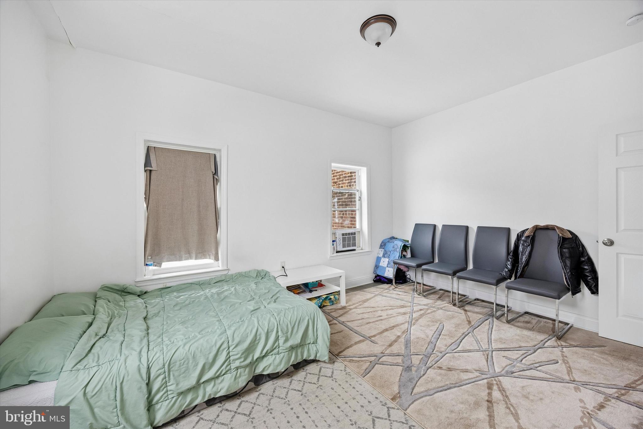 LAWNDALE - Commercial Sale