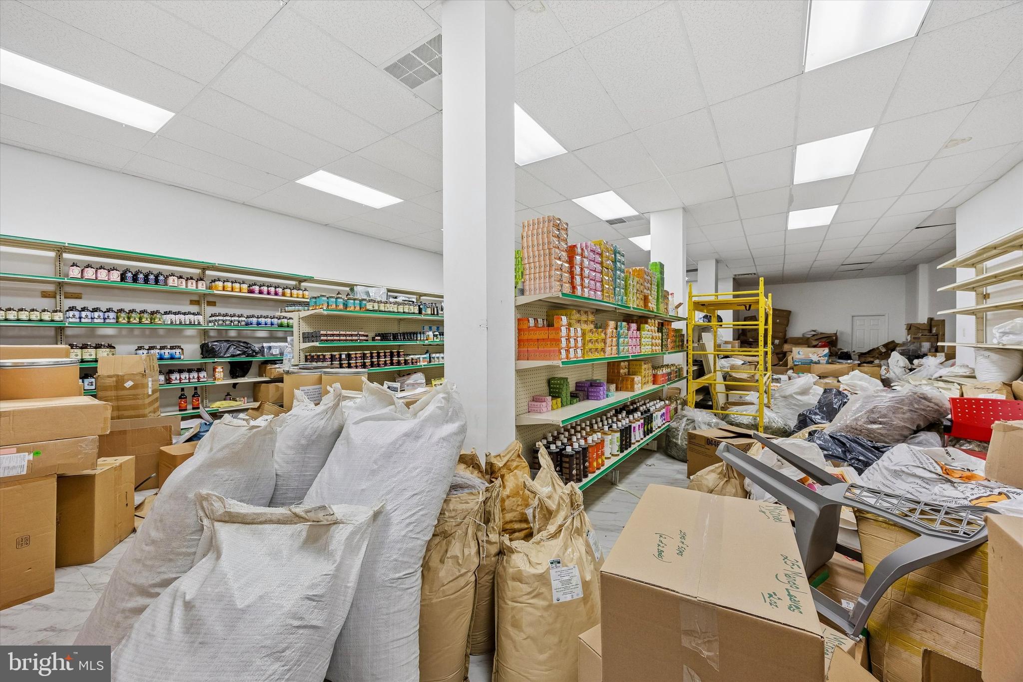 LAWNDALE - Commercial Sale