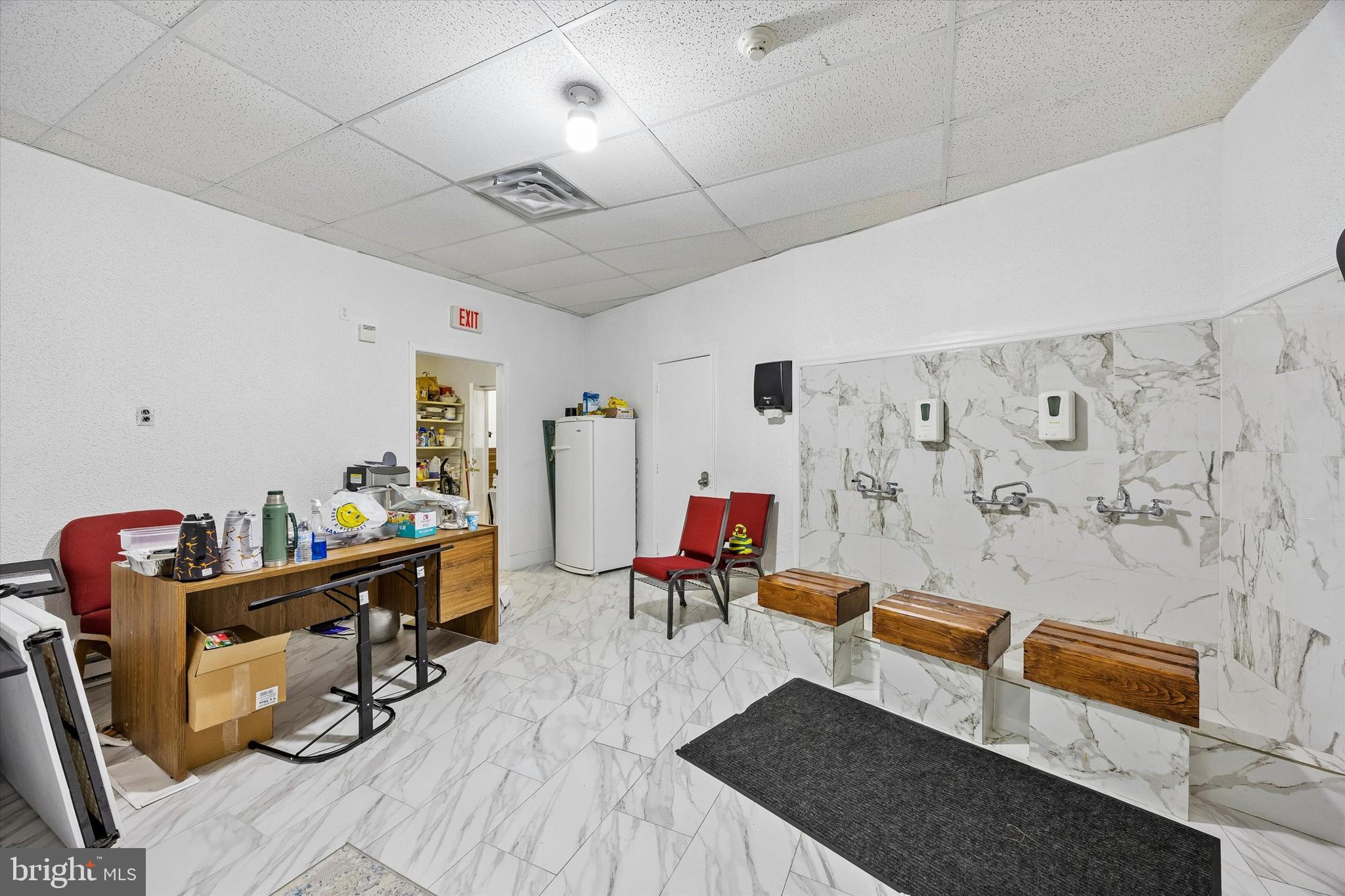 LAWNDALE - Commercial Sale