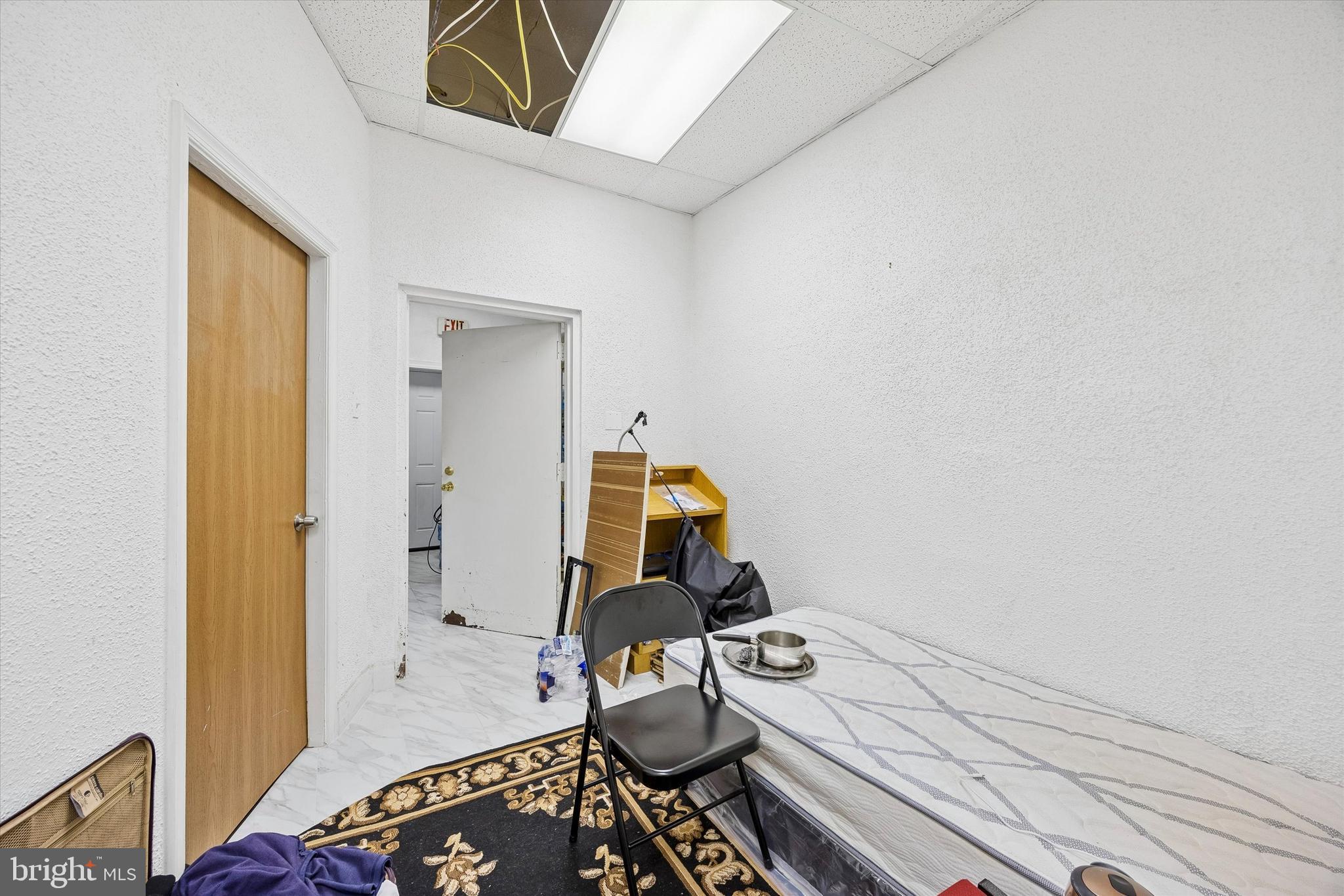 LAWNDALE - Commercial Sale