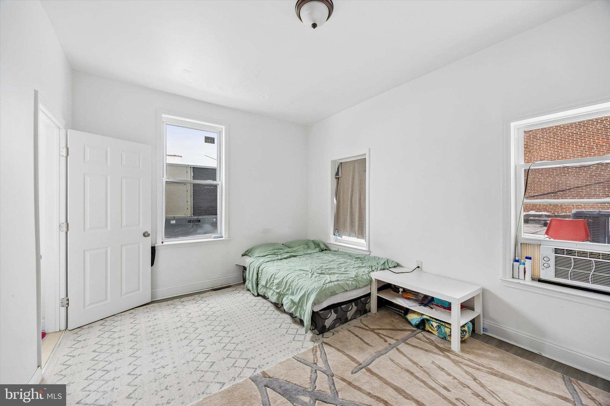 LAWNDALE - Commercial Sale