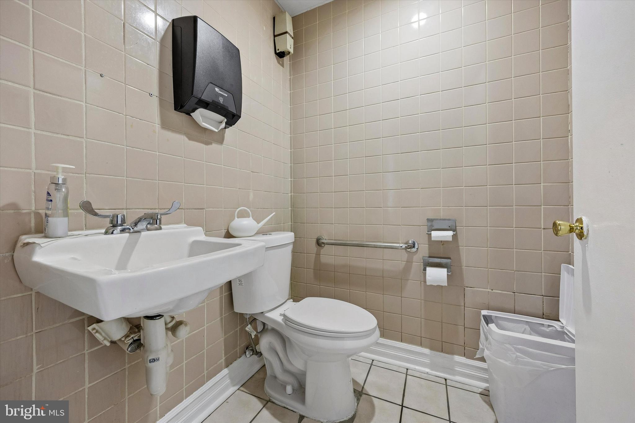 LAWNDALE - Commercial Sale