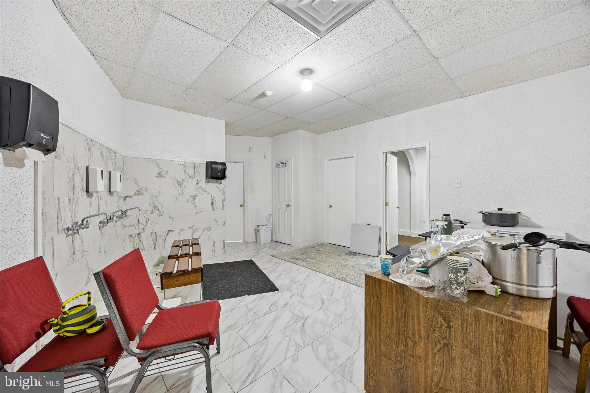 LAWNDALE - Commercial Sale