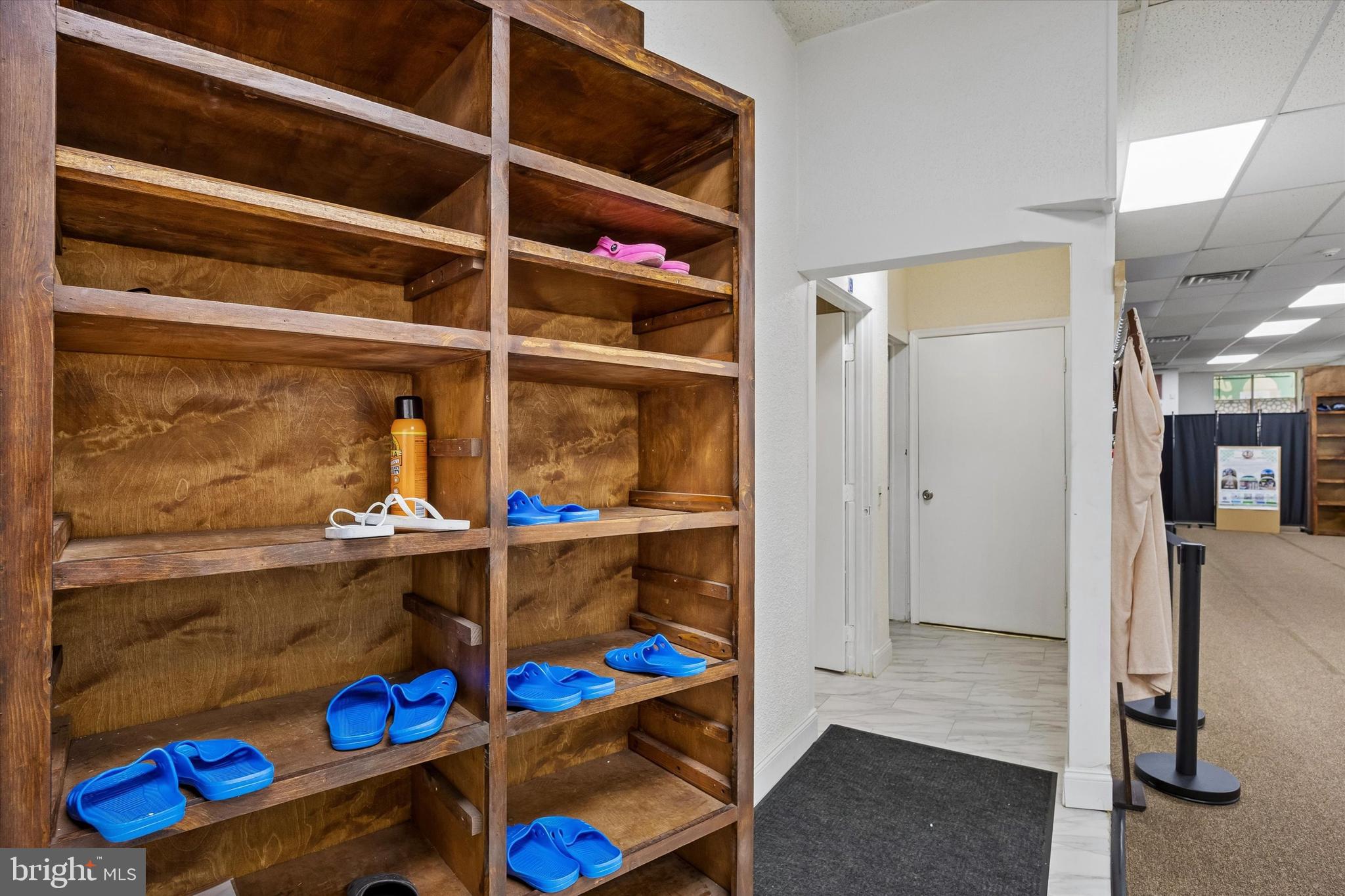 LAWNDALE - Commercial Sale