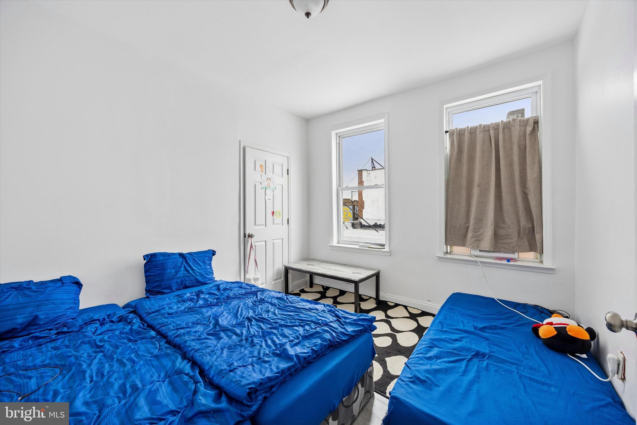 LAWNDALE - Commercial Sale