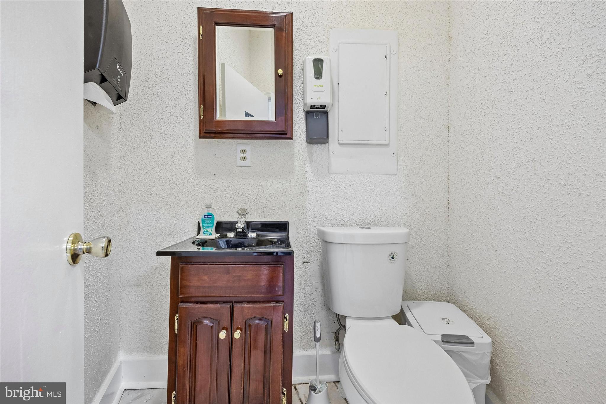 LAWNDALE - Commercial Sale