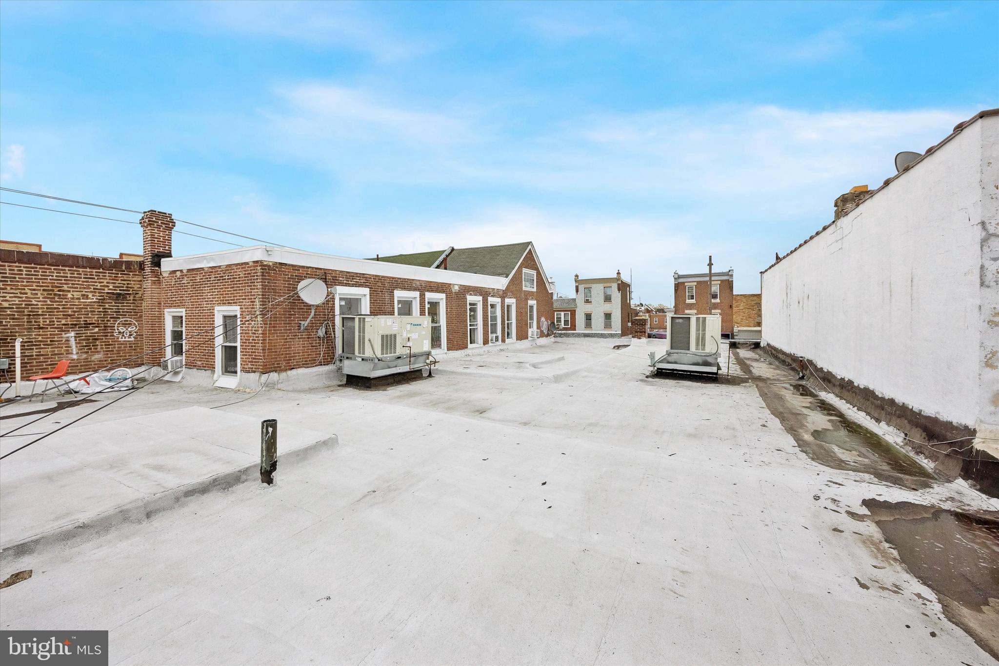 LAWNDALE - Commercial Sale