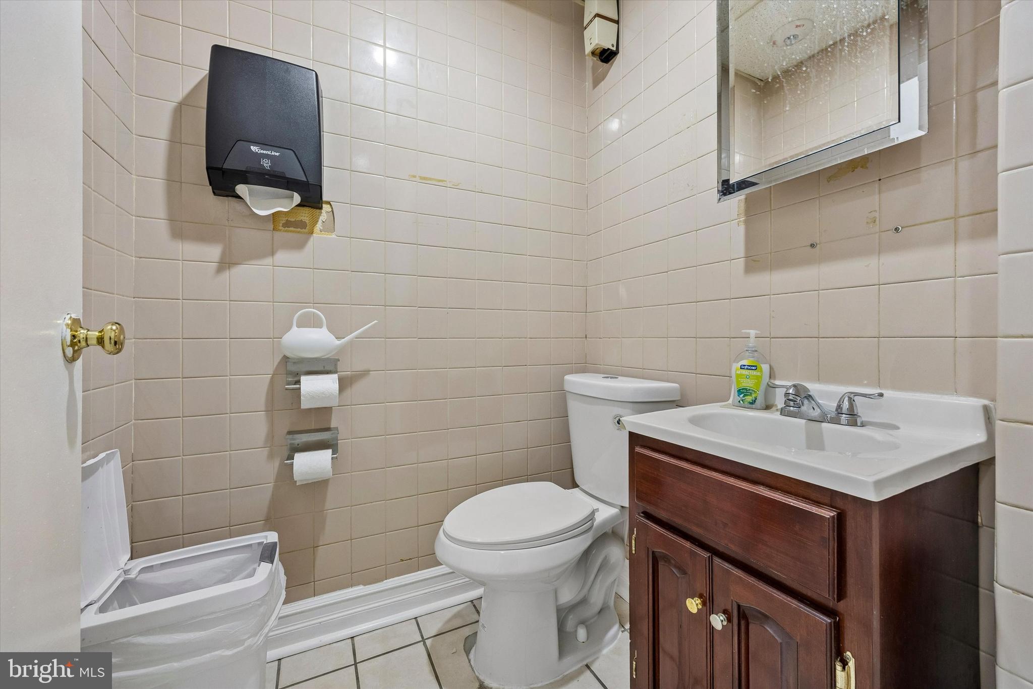 LAWNDALE - Commercial Sale