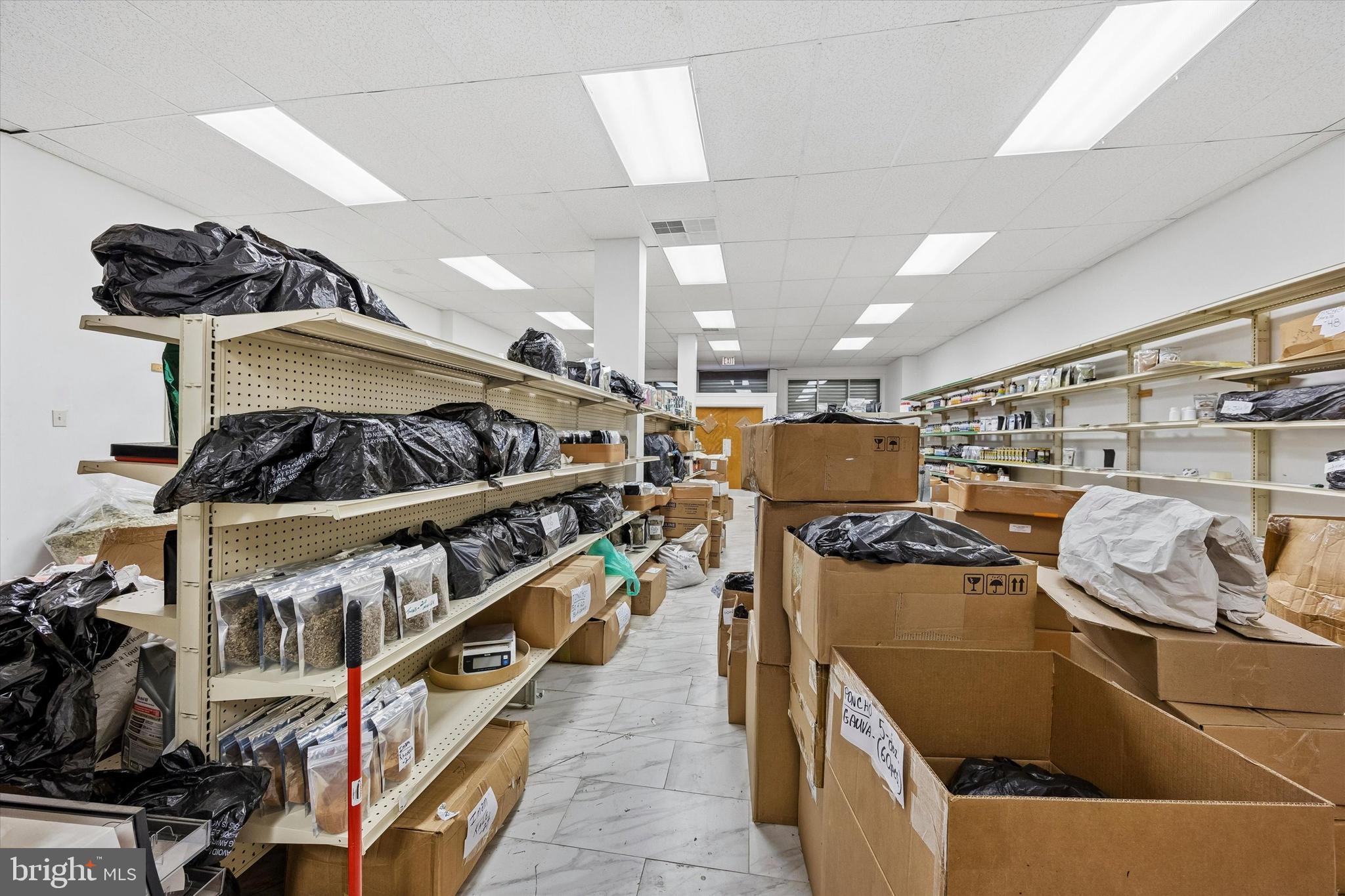 LAWNDALE - Commercial Sale