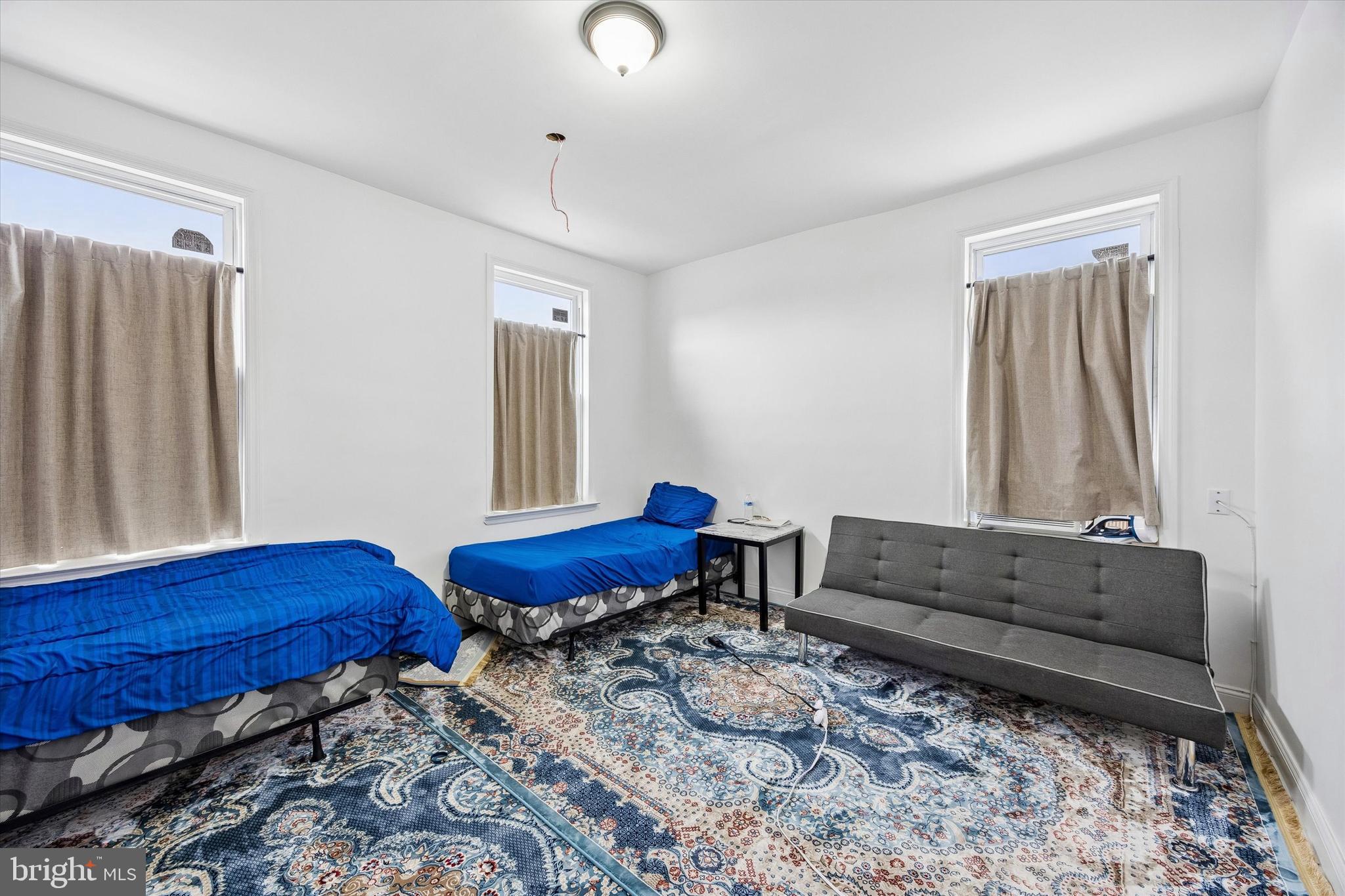 LAWNDALE - Commercial Sale