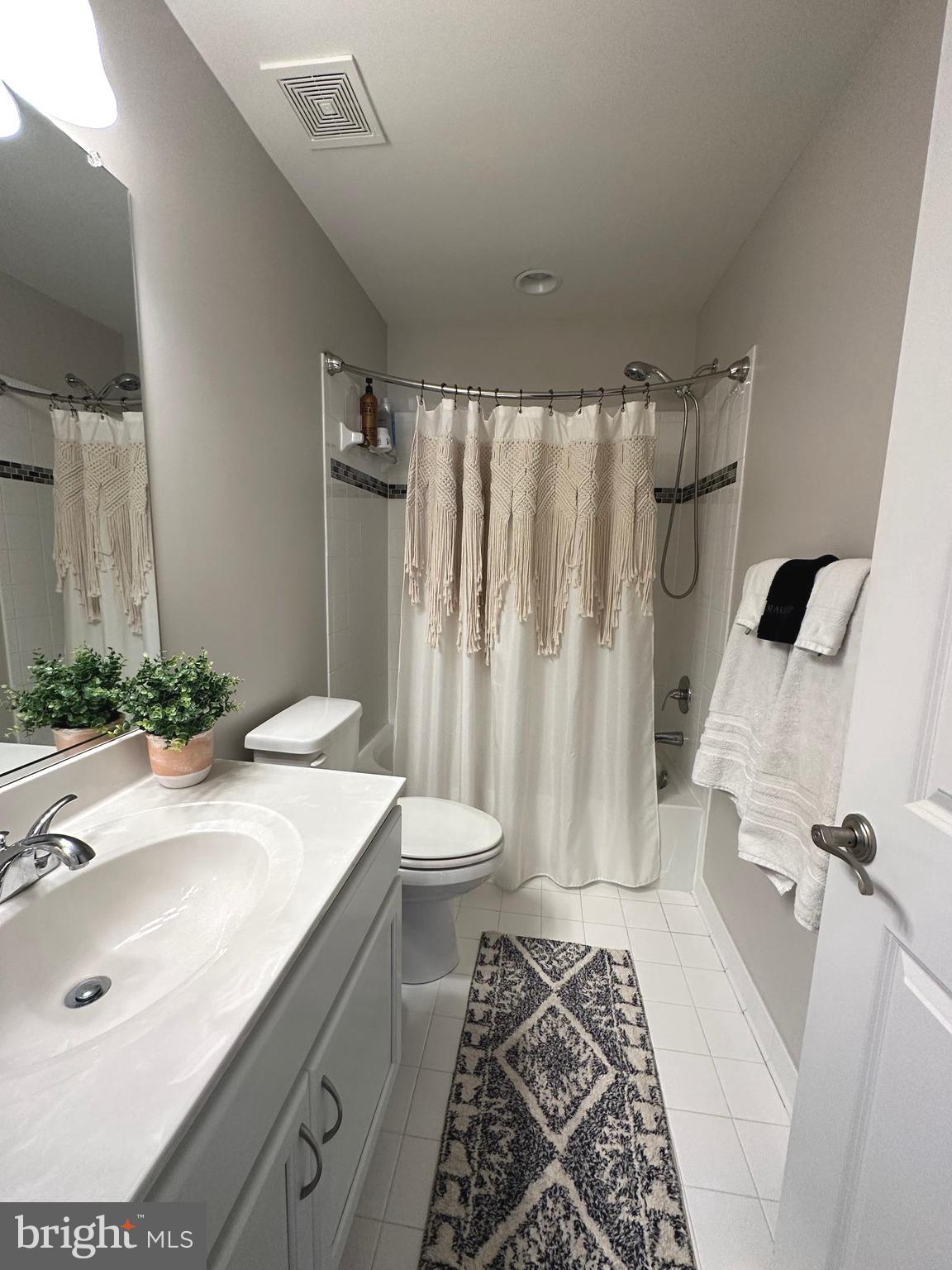 THE VILLAGES OF STEEPLECHASE - Residential Lease