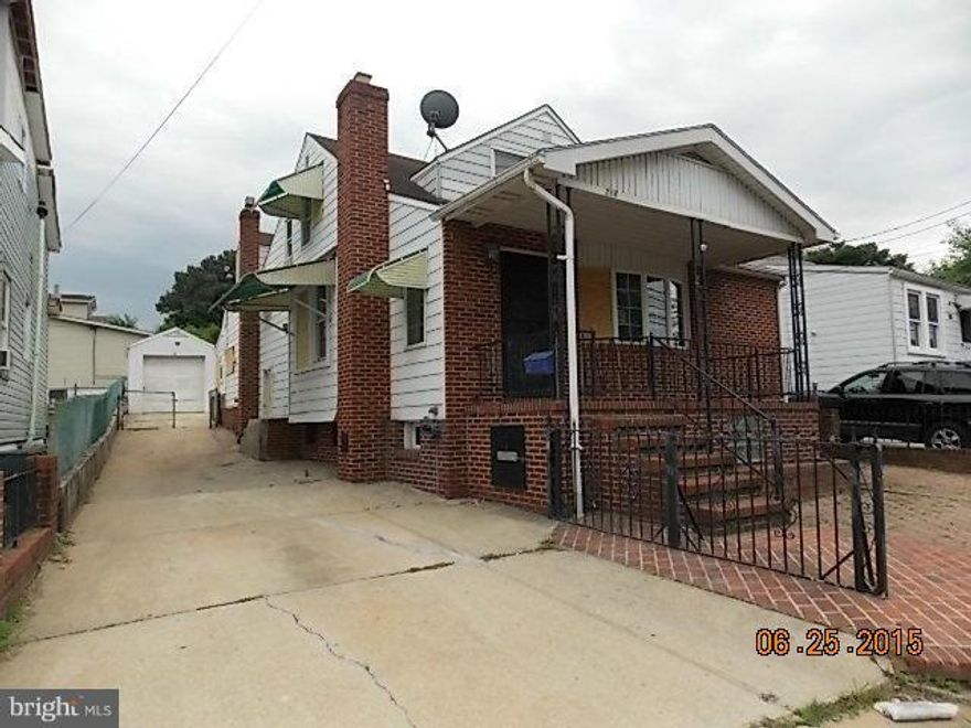 Investor Alert! 4 BR,3 F/BA,HWs throughout,covered front porch,rear sun-room,2nd lvl w/kitchen & sep. entrance.Off street parking w/ one car garage.Property needs work! Property eligible under Freddie Mac First Look Initiative (homeowners only) thru 7/20/15.SOLD AS-IS.GR/HOA/FF/ZONING fees TBD by buyer.Seller pays NO transfer/ recordation costs.>>AGENTS   SEE AGENT REMARKS FOR OFFER INSTRUCTIONS.