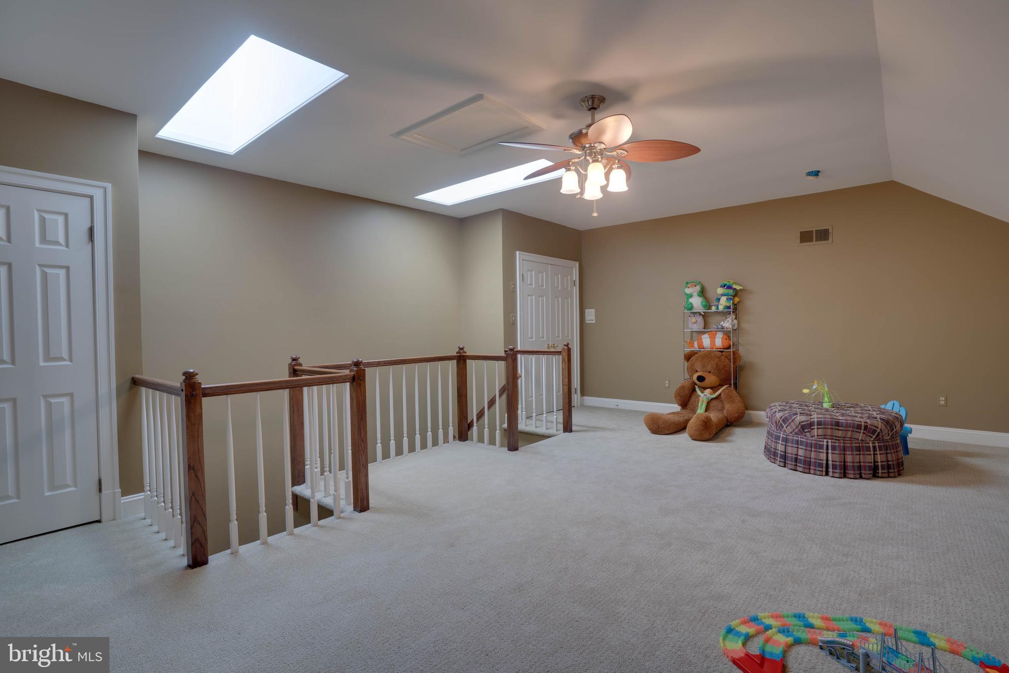 SENECA KNOLL - Residential