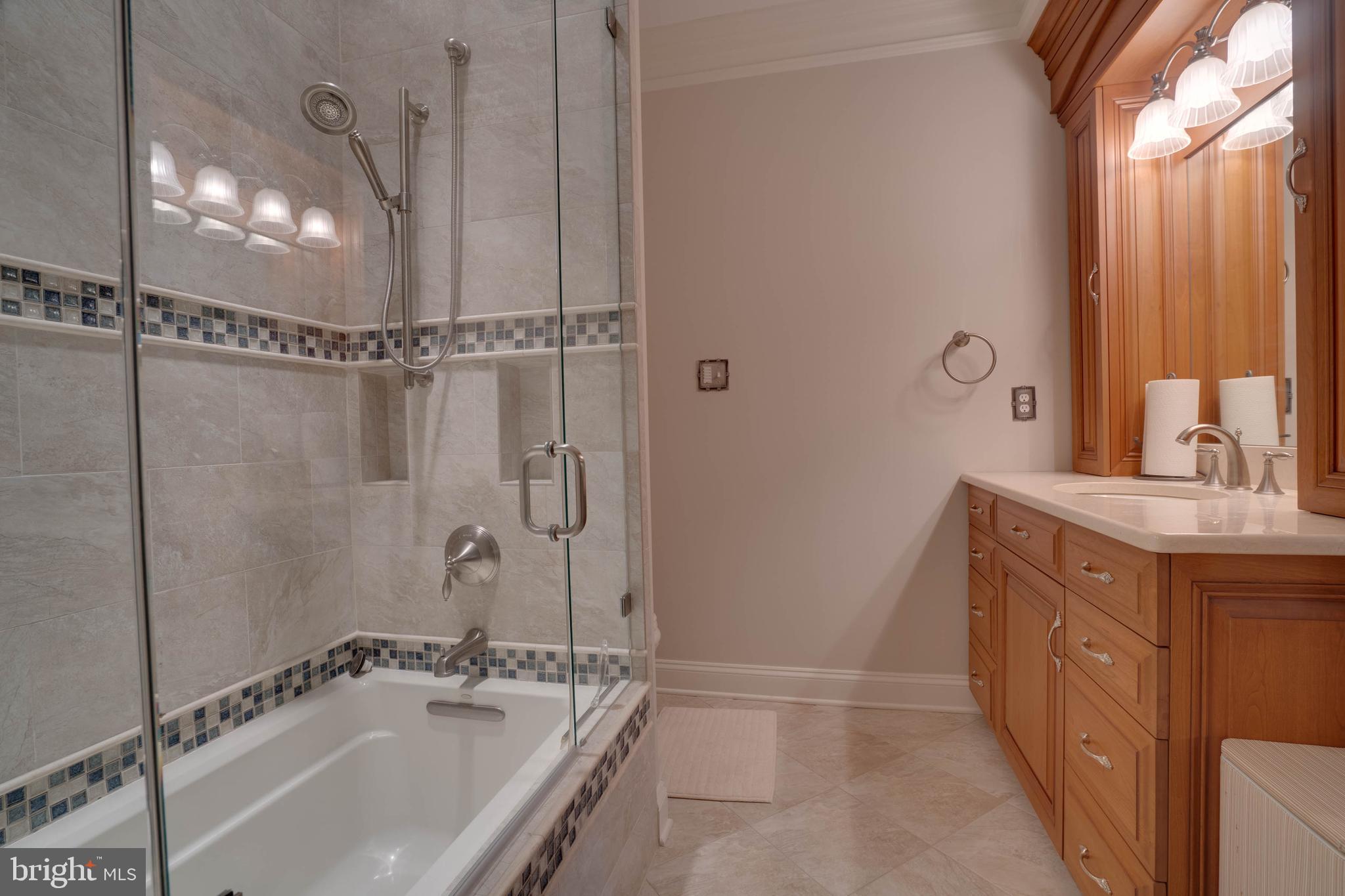 SENECA KNOLL - Residential