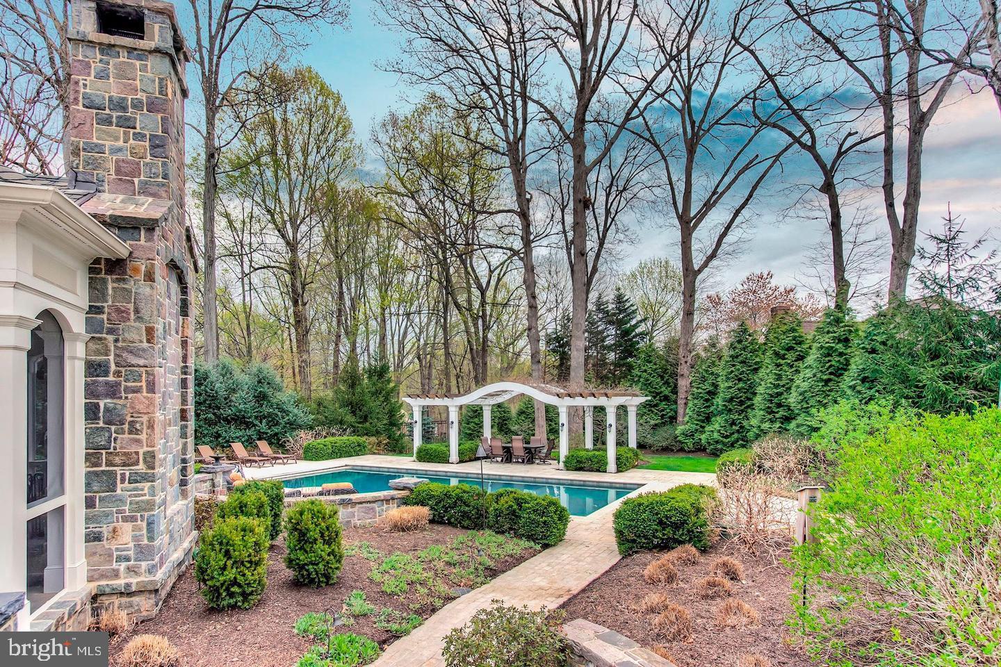 SENECA KNOLL - Residential