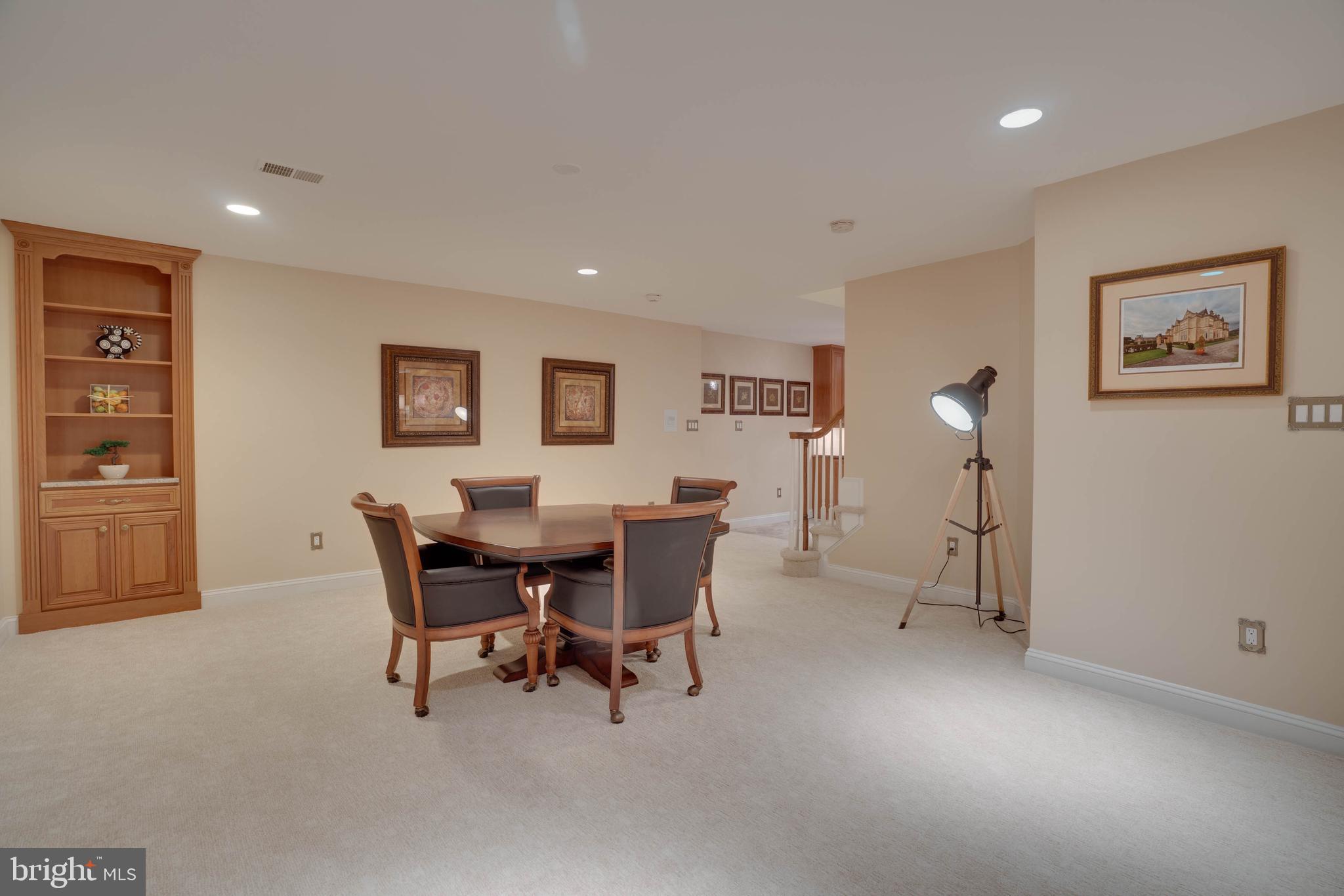 SENECA KNOLL - Residential