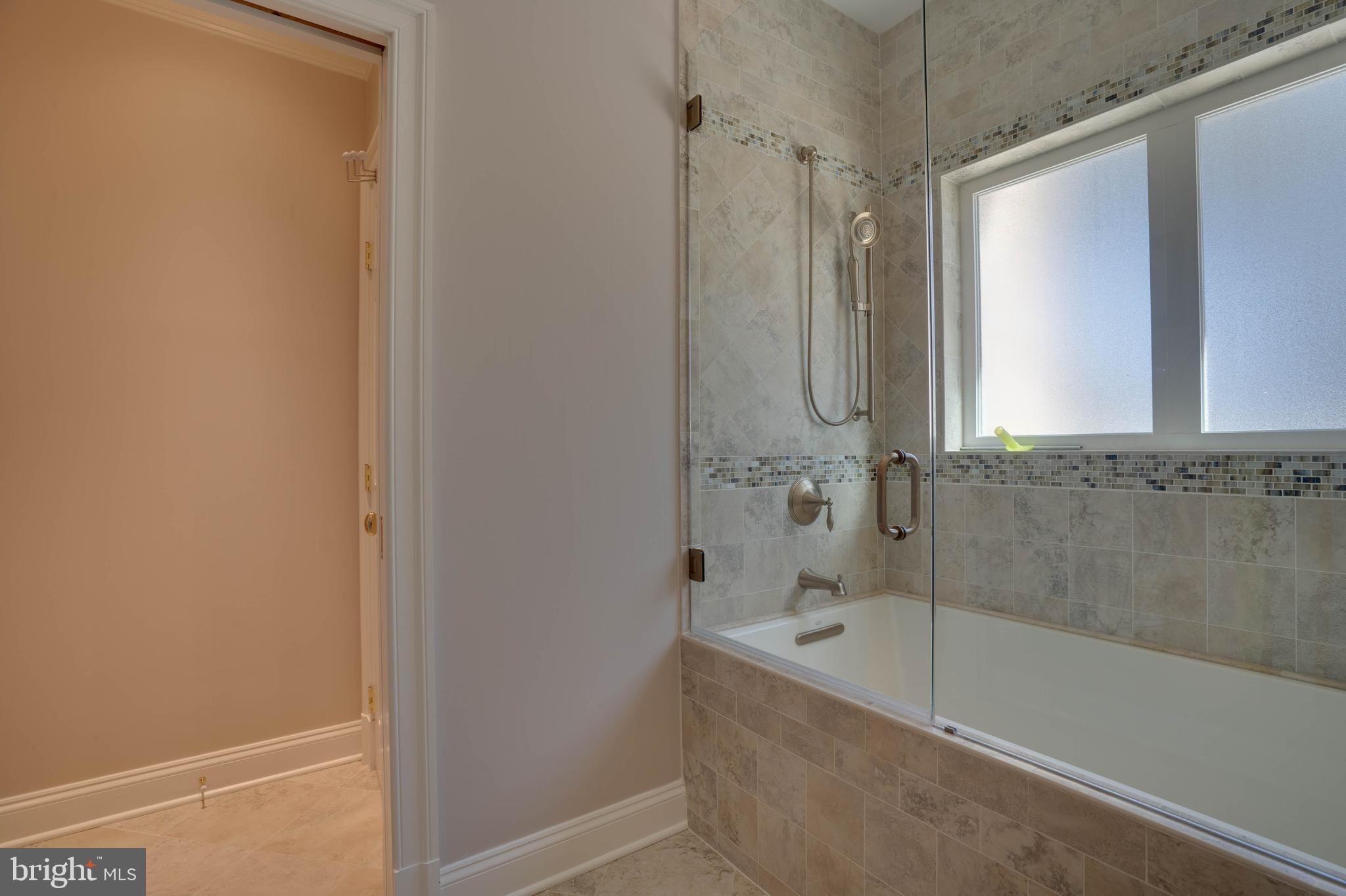 SENECA KNOLL - Residential