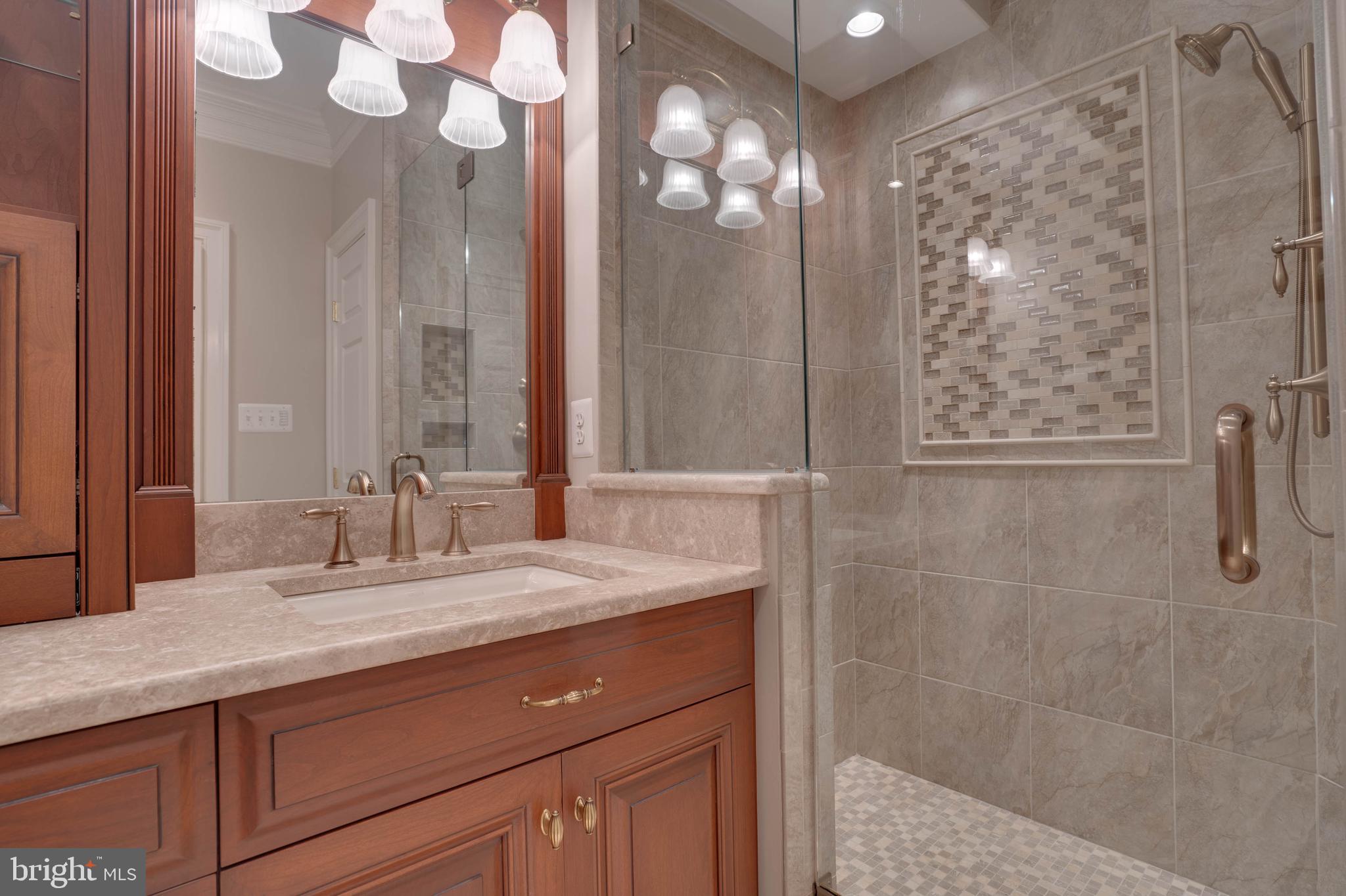 SENECA KNOLL - Residential