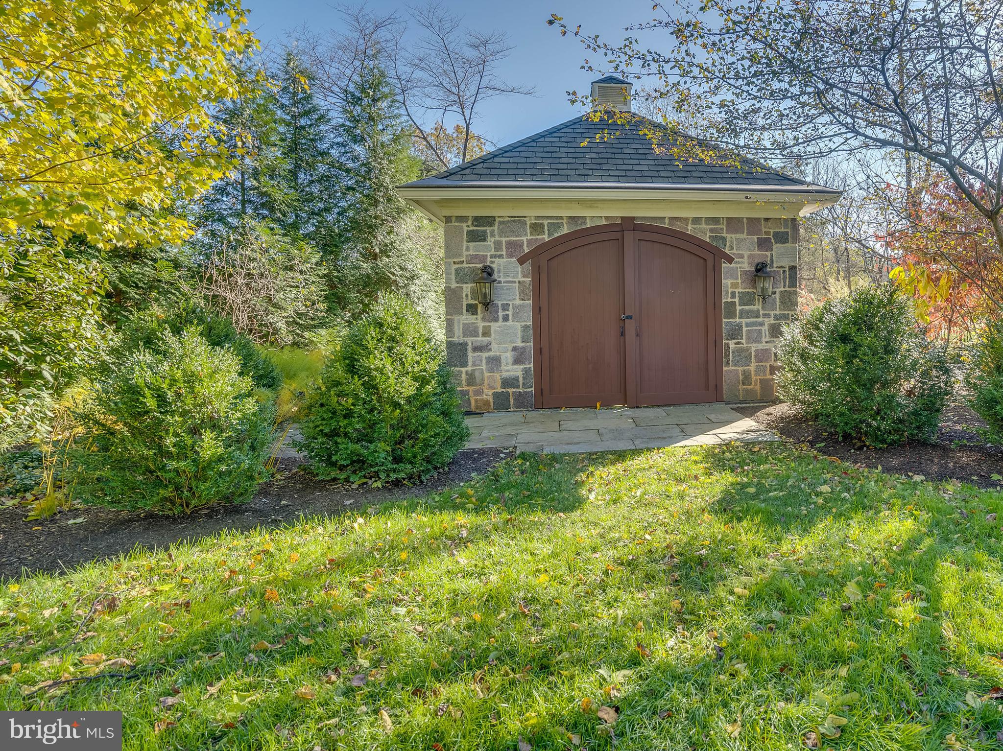 SENECA KNOLL - Residential