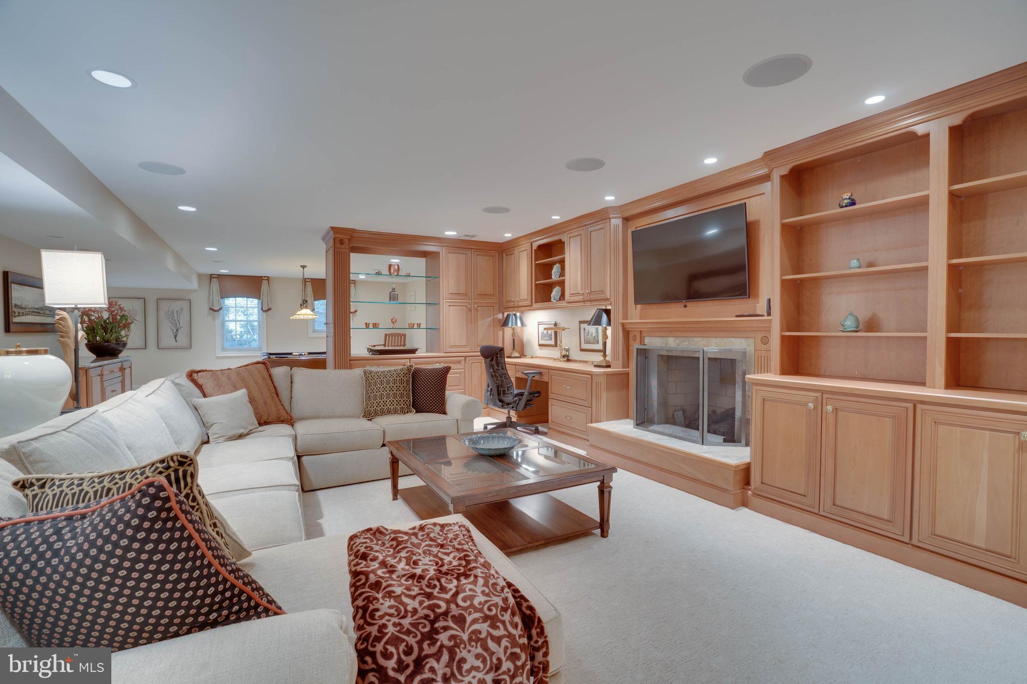 SENECA KNOLL - Residential