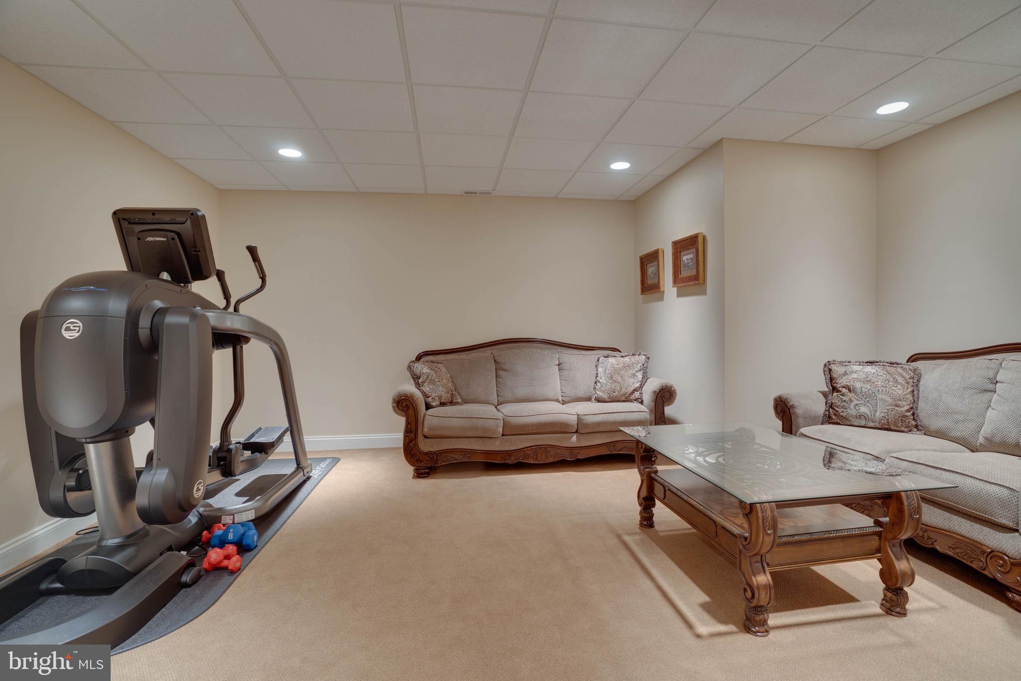 SENECA KNOLL - Residential