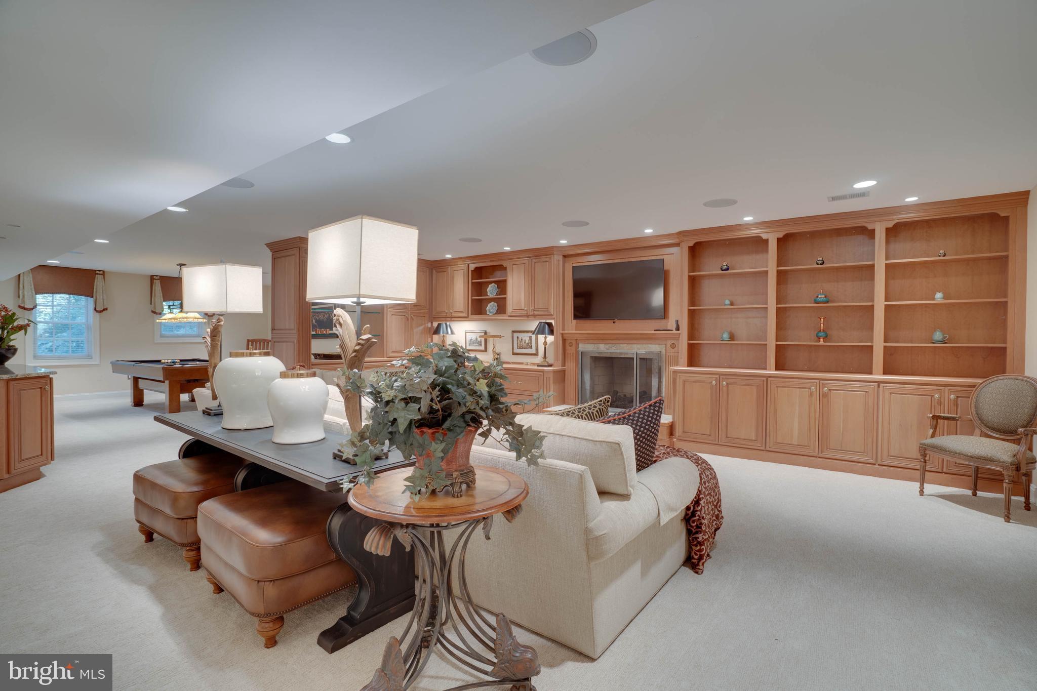 SENECA KNOLL - Residential