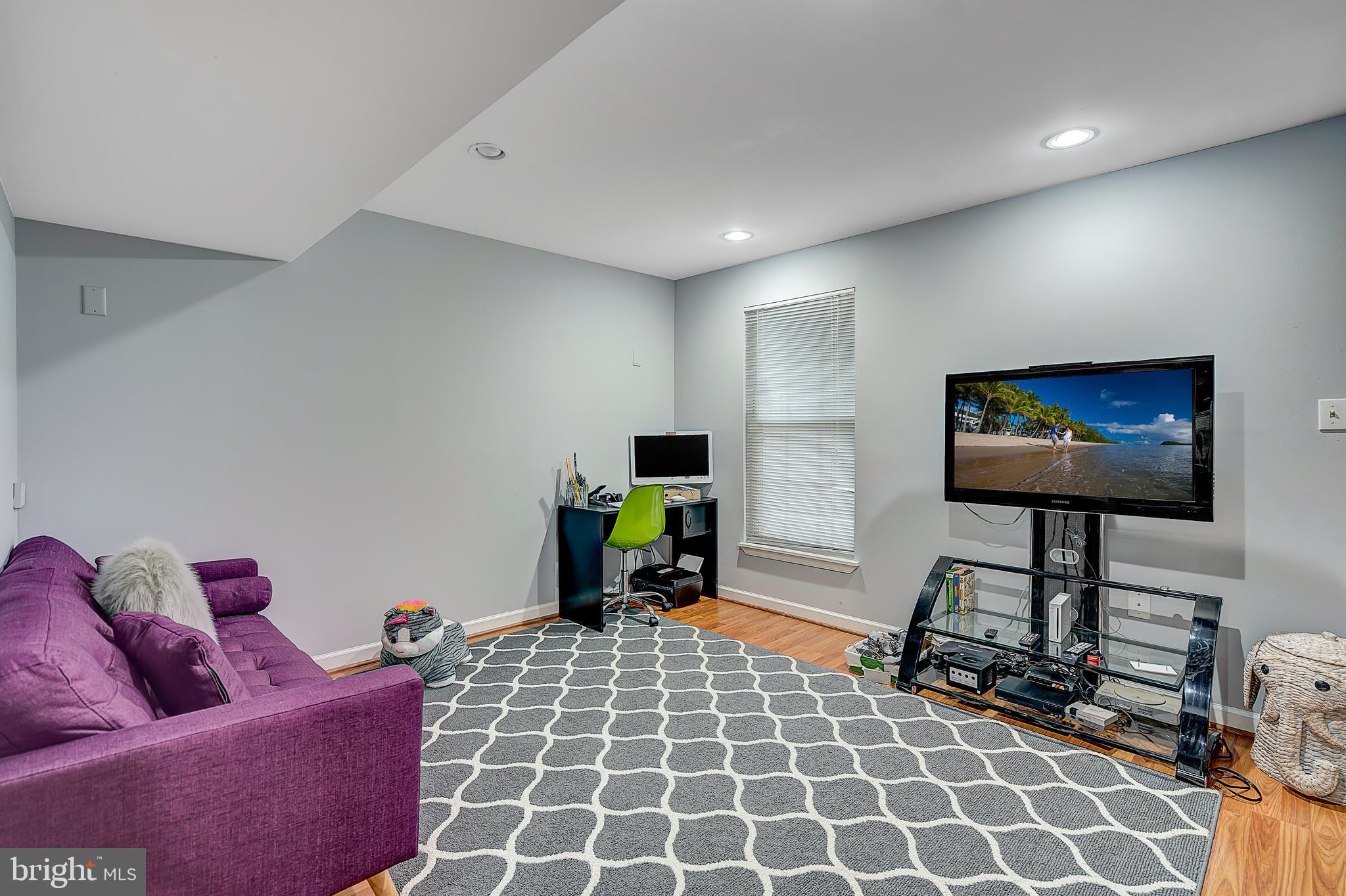 MAPLE POINTE - Residential