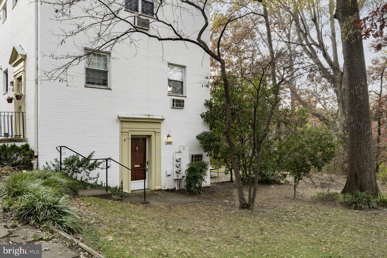 PARKFAIRFAX - Residential Lease