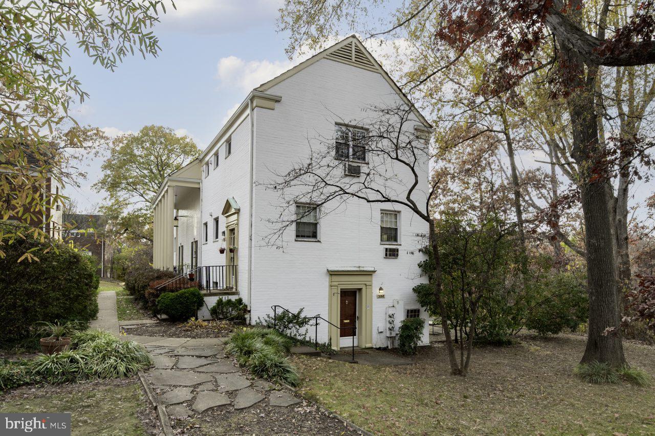 PARKFAIRFAX - Residential Lease