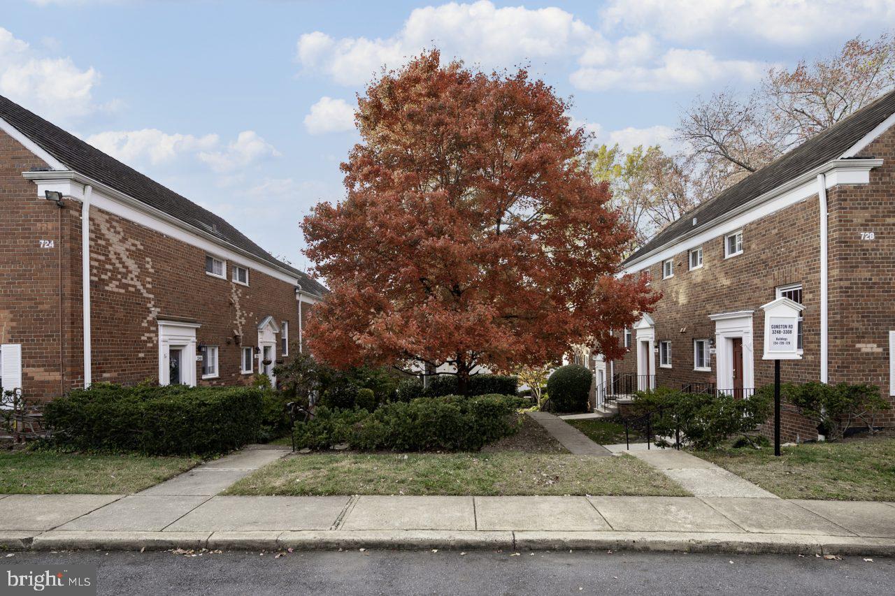 PARKFAIRFAX - Residential Lease