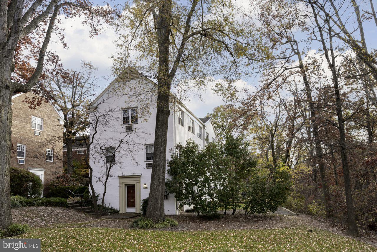 PARKFAIRFAX - Residential Lease