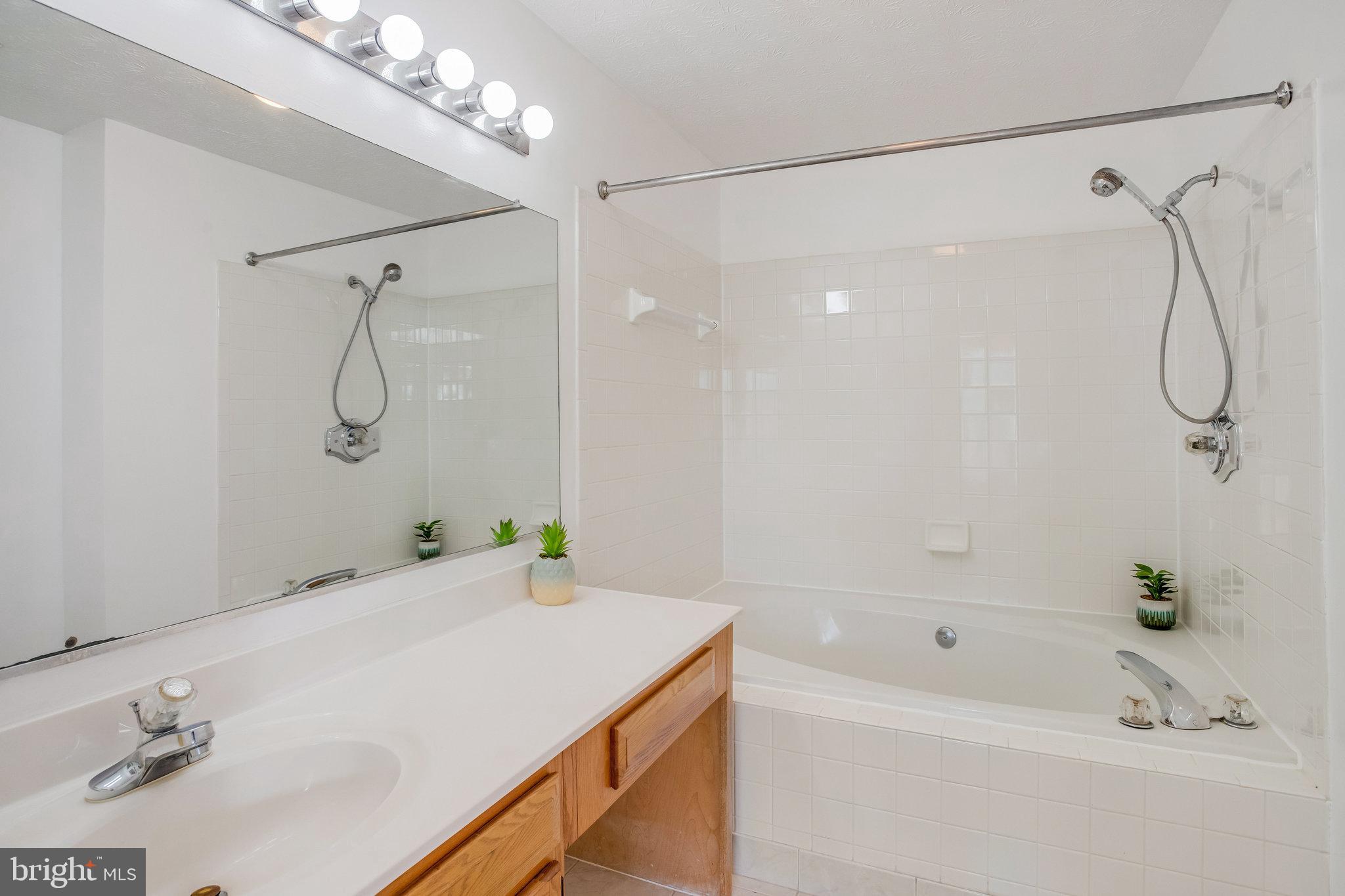 PARK RIDGE - Residential Lease