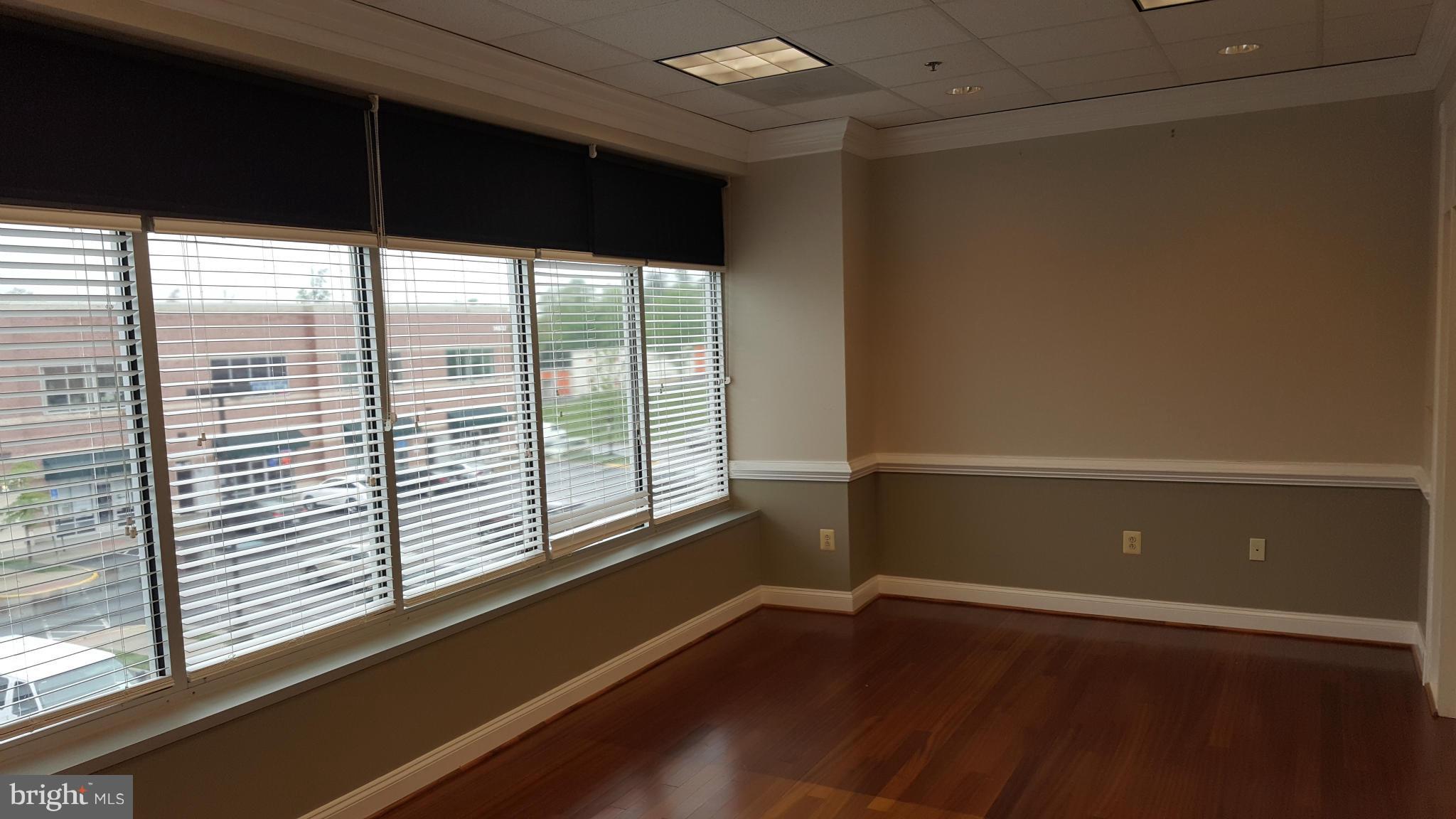 CENTRELEE BUSINESS PARK - Commercial Lease