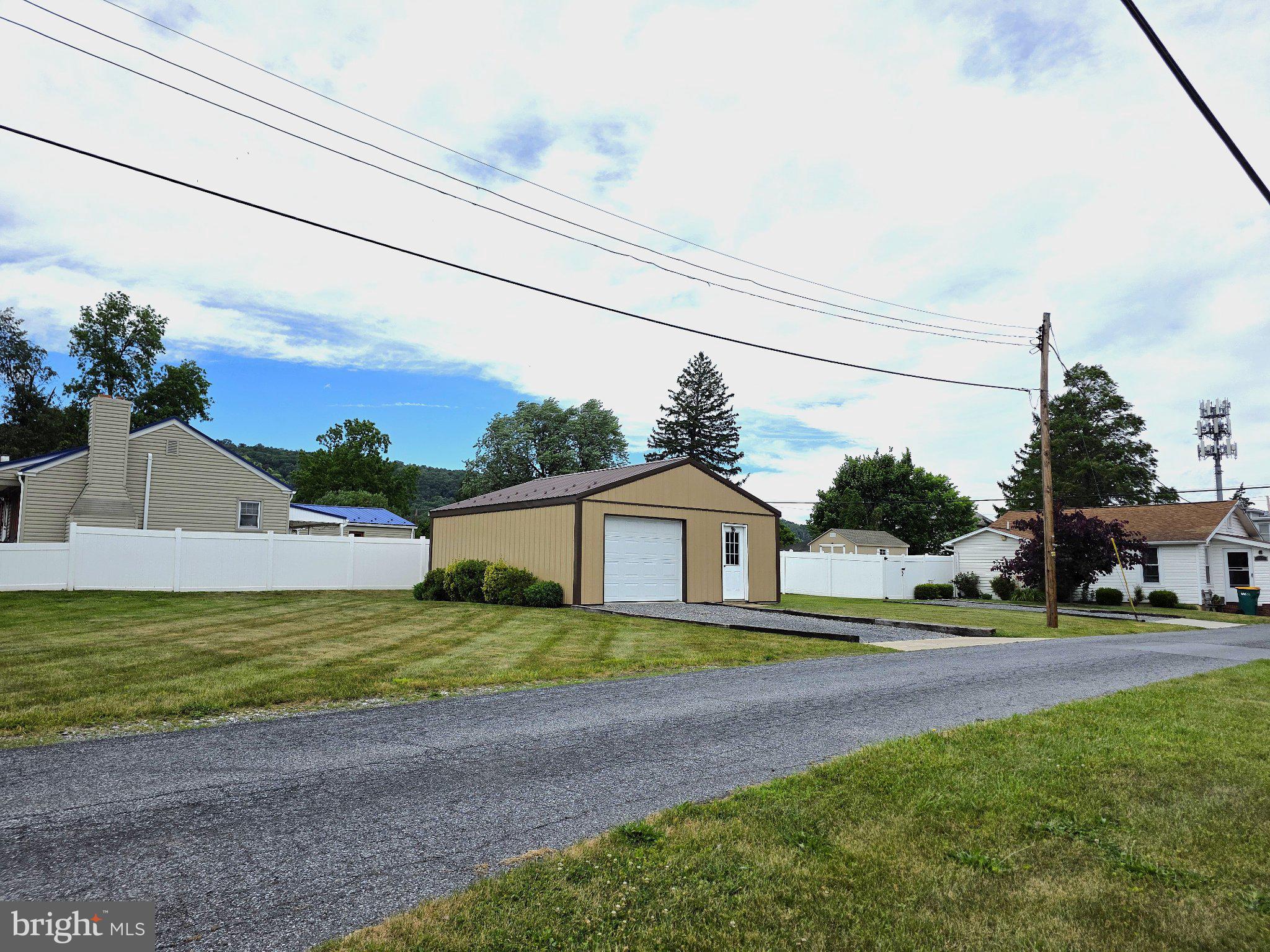 200 4TH STREET