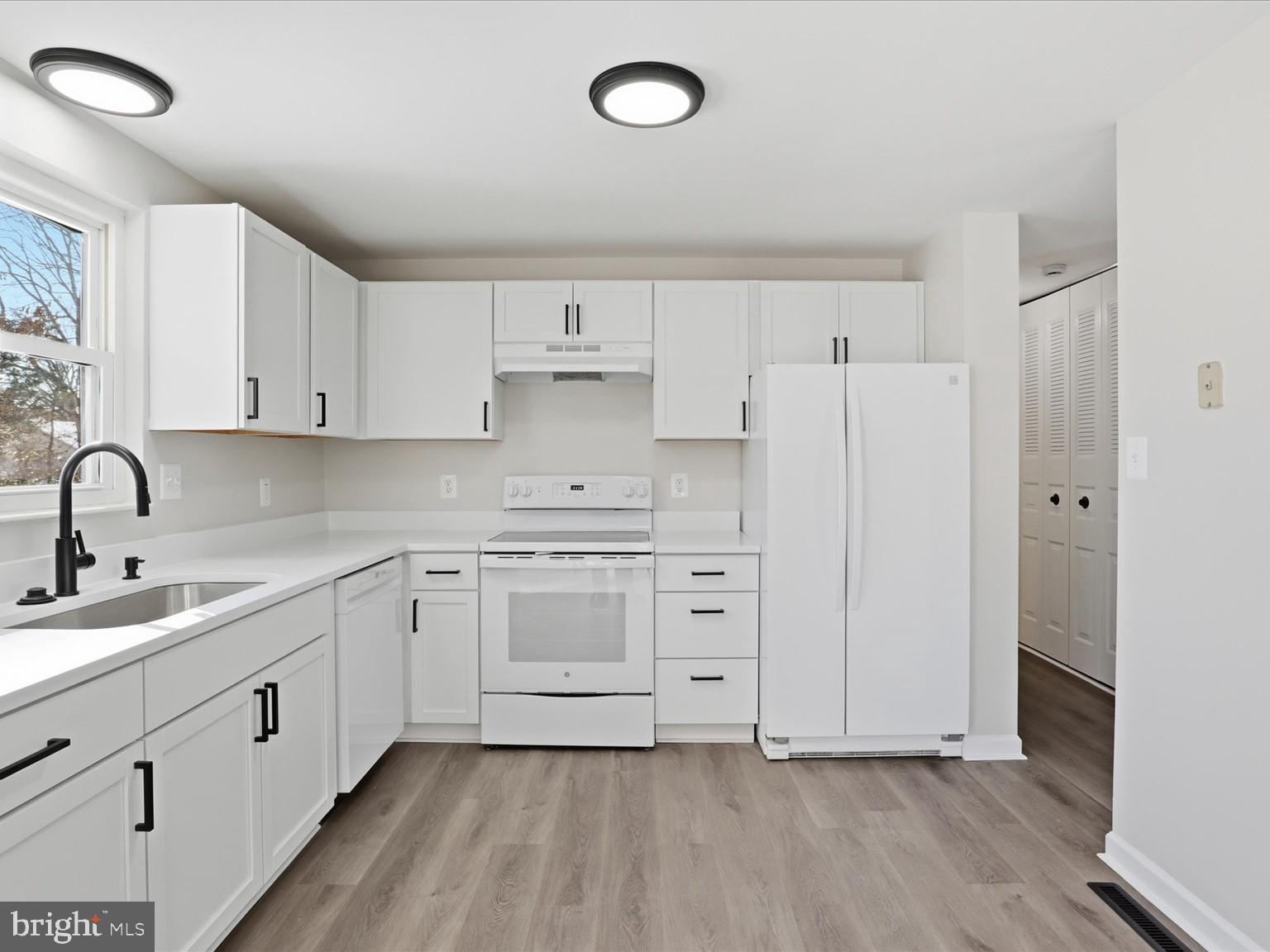 DEVONNE WOODS - Residential