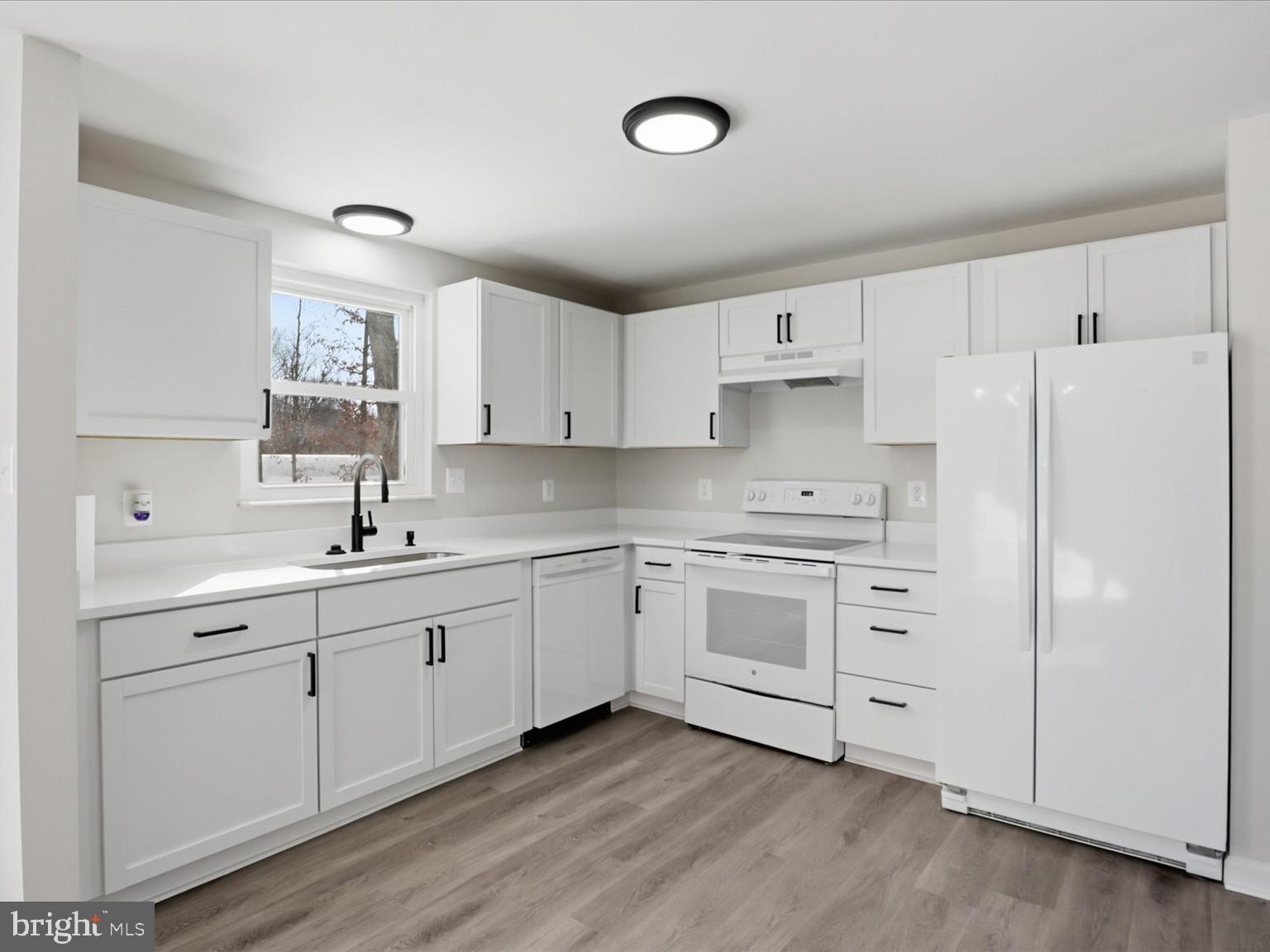 DEVONNE WOODS - Residential