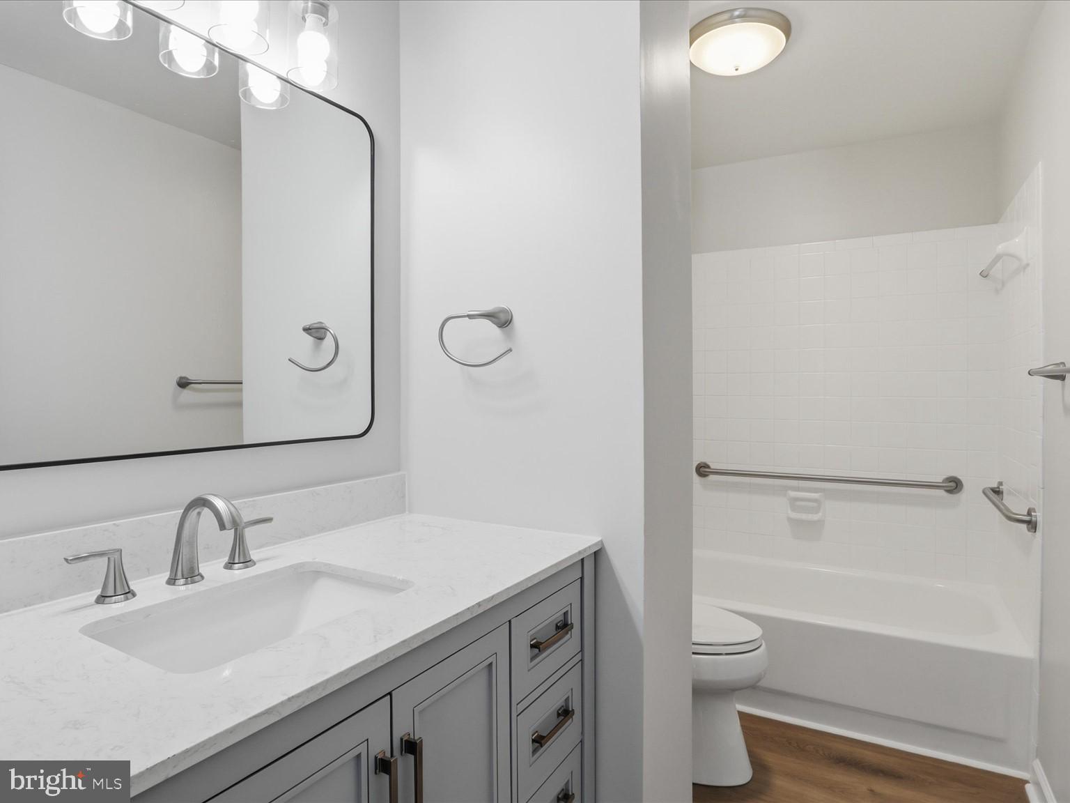 DEVONNE WOODS - Residential