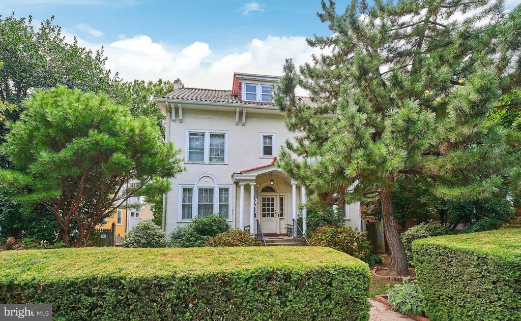 Photo of 3226 Cleveland Avenue NW, WASHINGTON, DC 20008 (MLS # DCDC2257510)