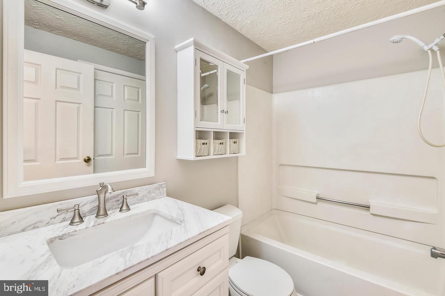 CHESTERFIELD GARDEN CONDOMINIUM - Residential Lease