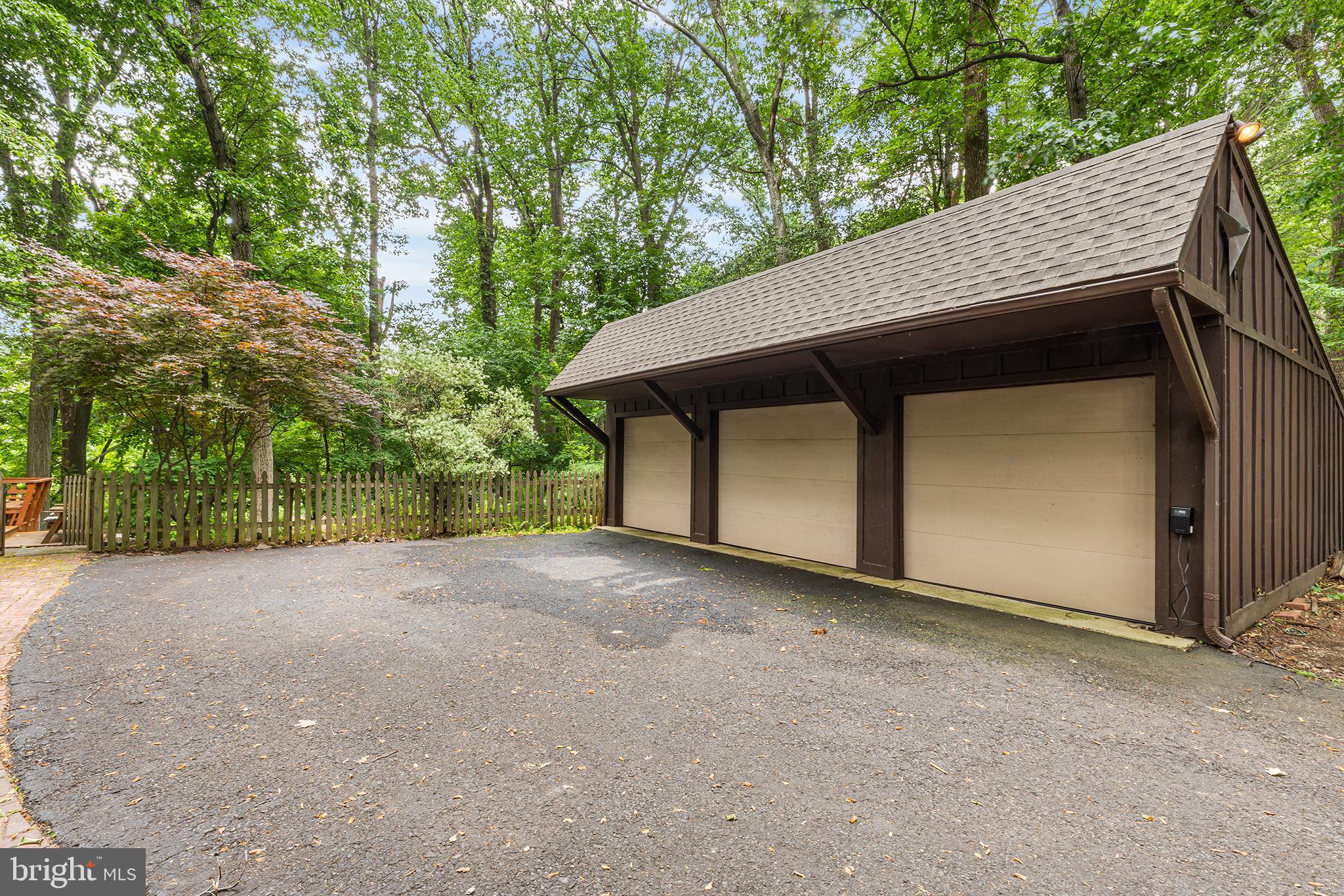5839 PRIVATE ROAD