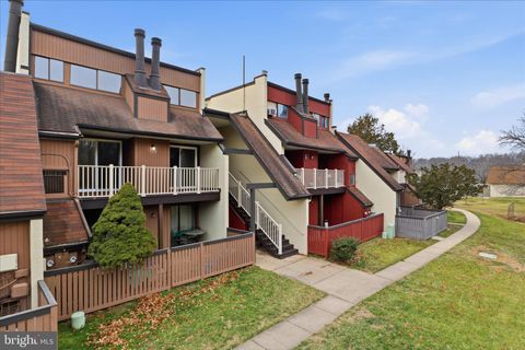 8048 PANTANO PLACE 8 ALEXANDRIA VA 22309